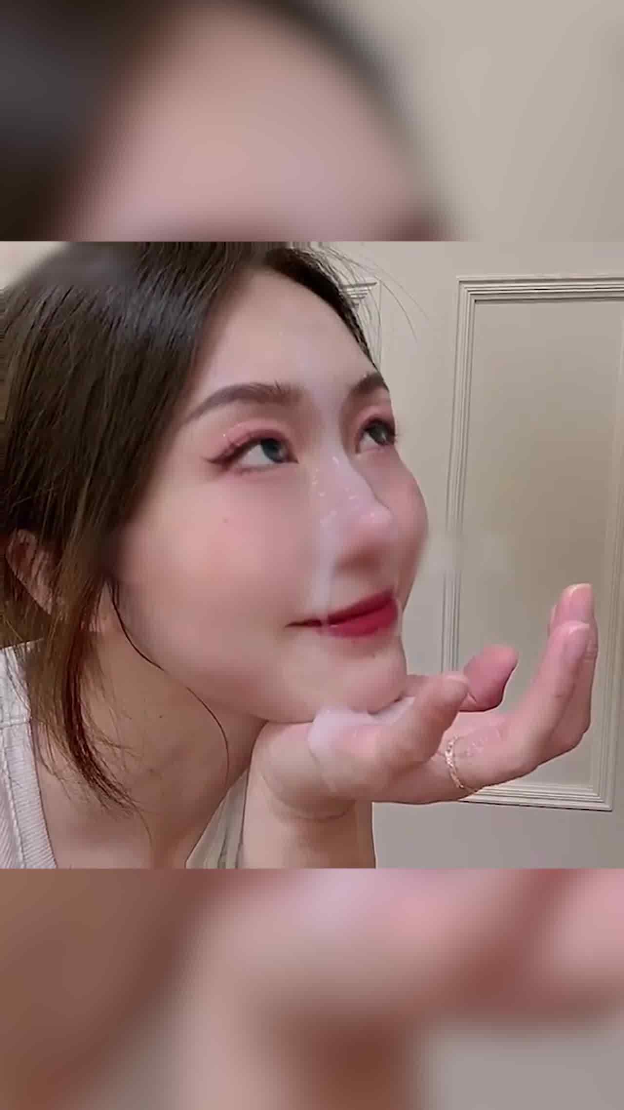  直接在妳脸上颜射一脸 的剧照2