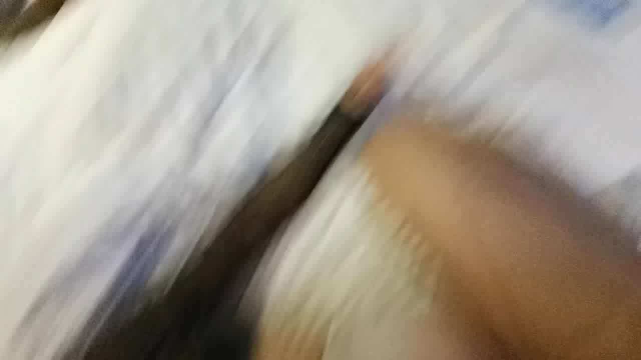  18岁女友醉酒瘫软在床被男友迷操暴插 的剧照9