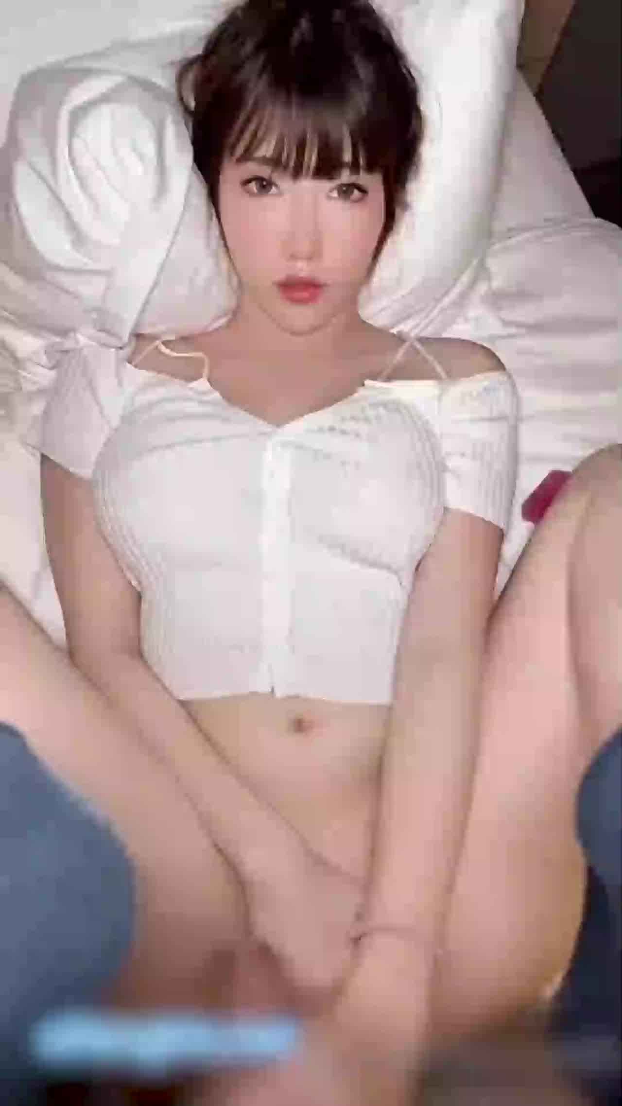  onlyfans molicos43推特美乳美女 精美私拍打手枪在放进小穴 的剧照9