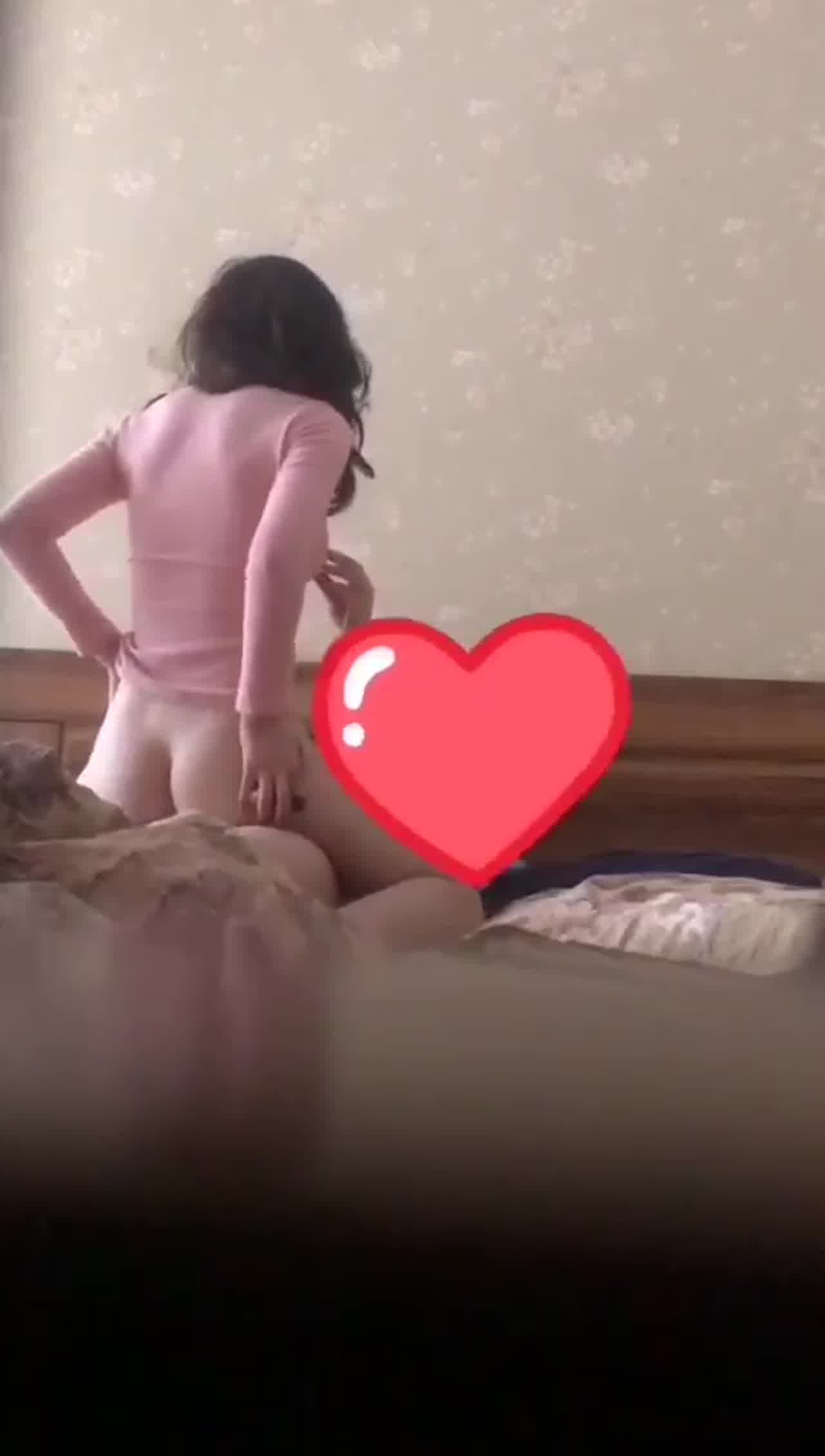  在外面约一个极品身材正妹 的剧照4