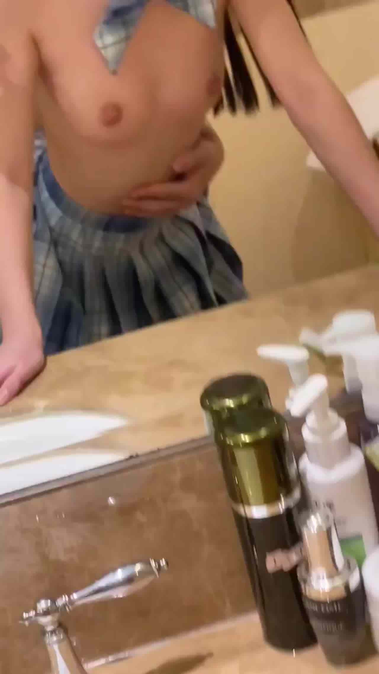  高中女友考完试后解放庆祝 的剧照8