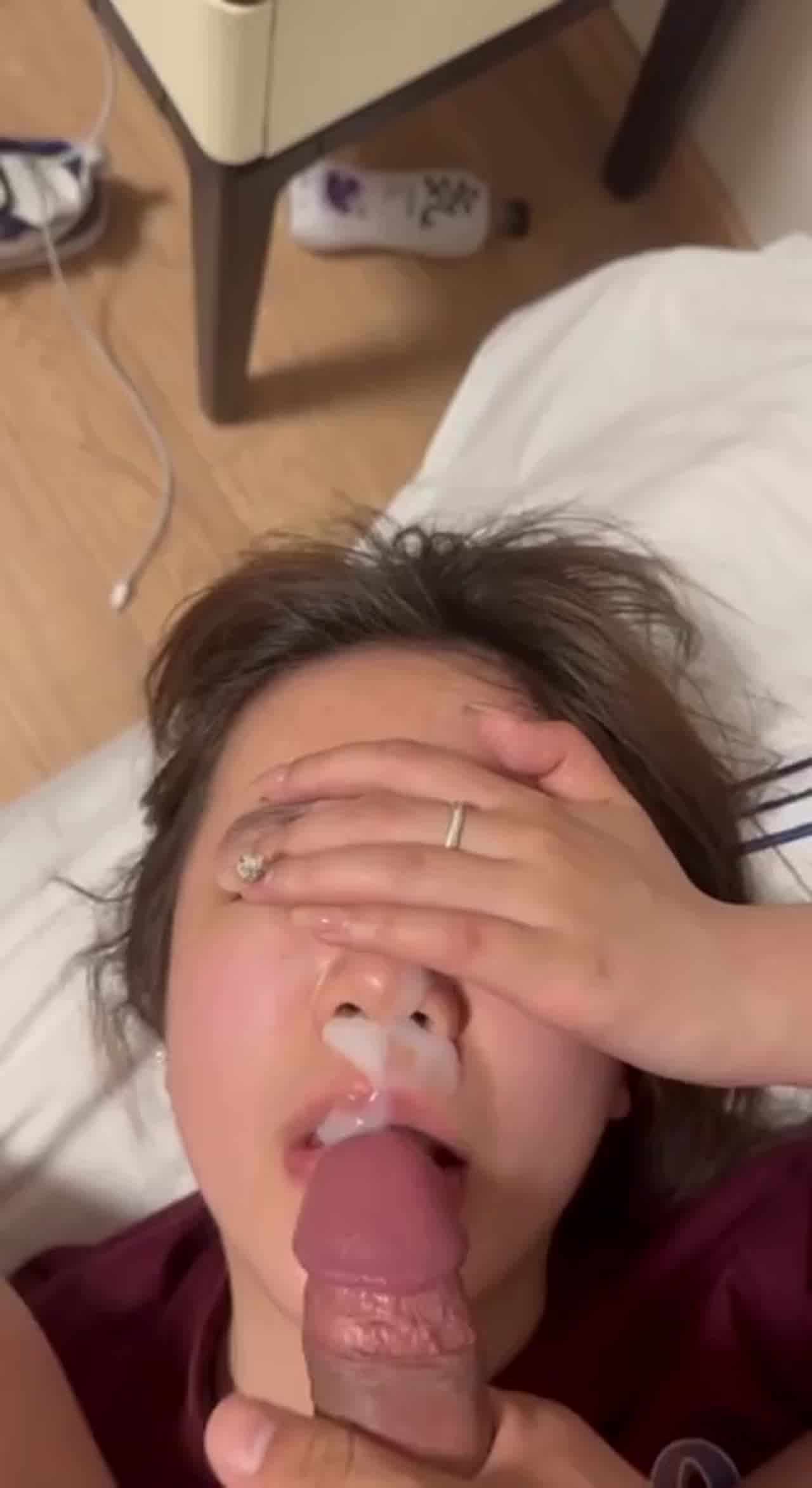  嗳呀! 精华都射到鼻孔里了啦!! 的剧照8