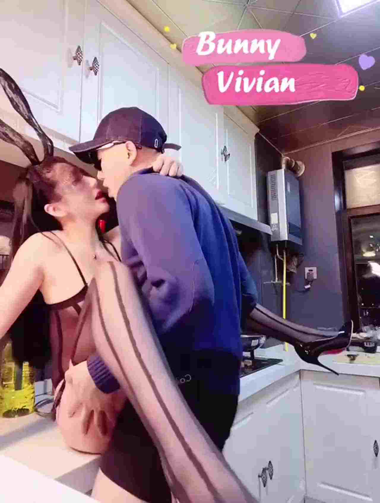  bunny vivian 厨房里的兔女郎 1 的剧照1