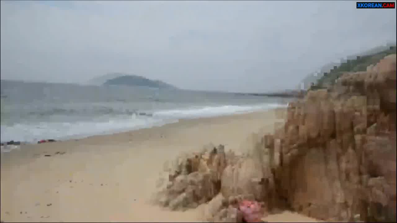  和女朋友海边拍照后在酒店玩捆绑，她最爱的刺激 的剧照8