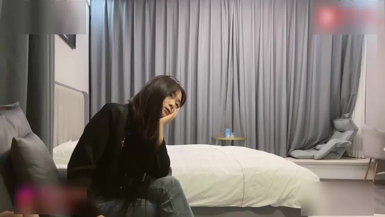  【极品校花】18岁大一叛逆学生妹刚刚下海，童颜巨乳，粉穴敏感，淫水流不停，‘是挺爽，感觉顶到子宫了’ 的剧照6