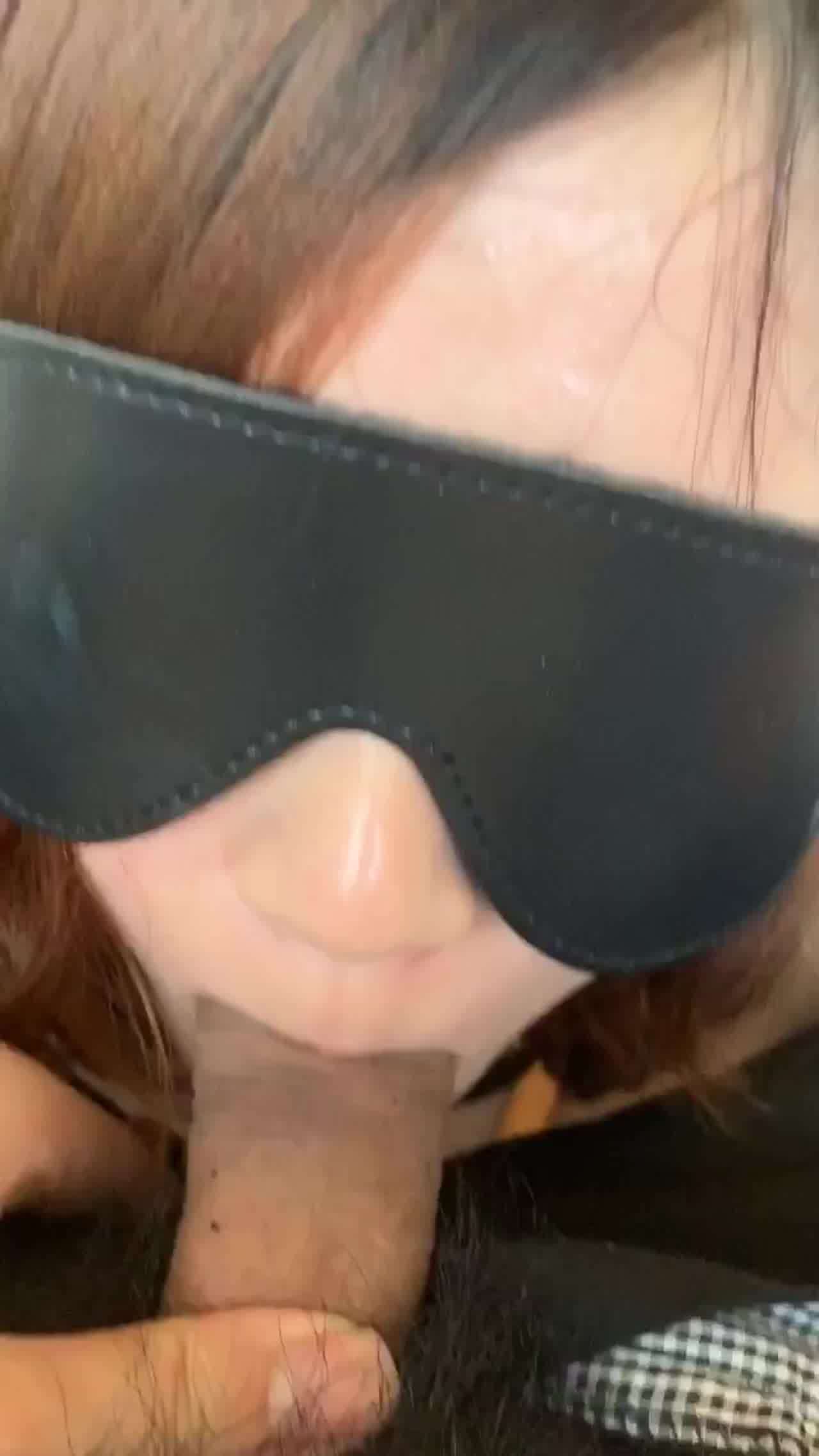  东莞母狗樱桃小嘴差点含不住大鸡巴 的剧照1