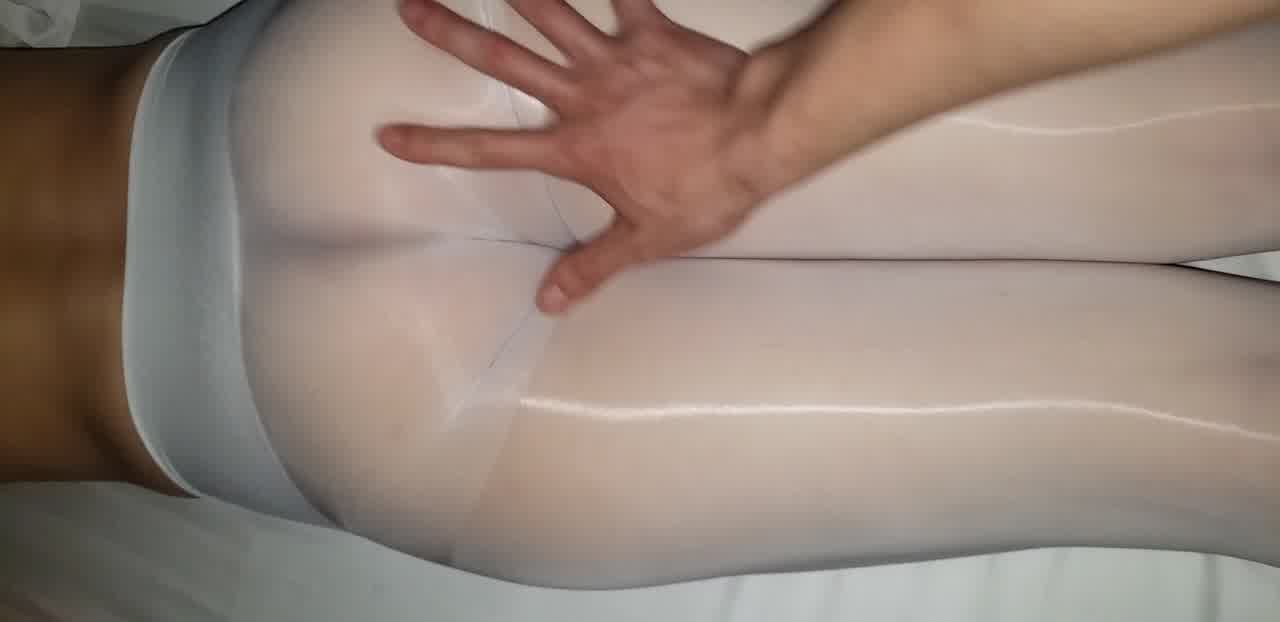  调教丝袜人妻福利视频 的剧照2