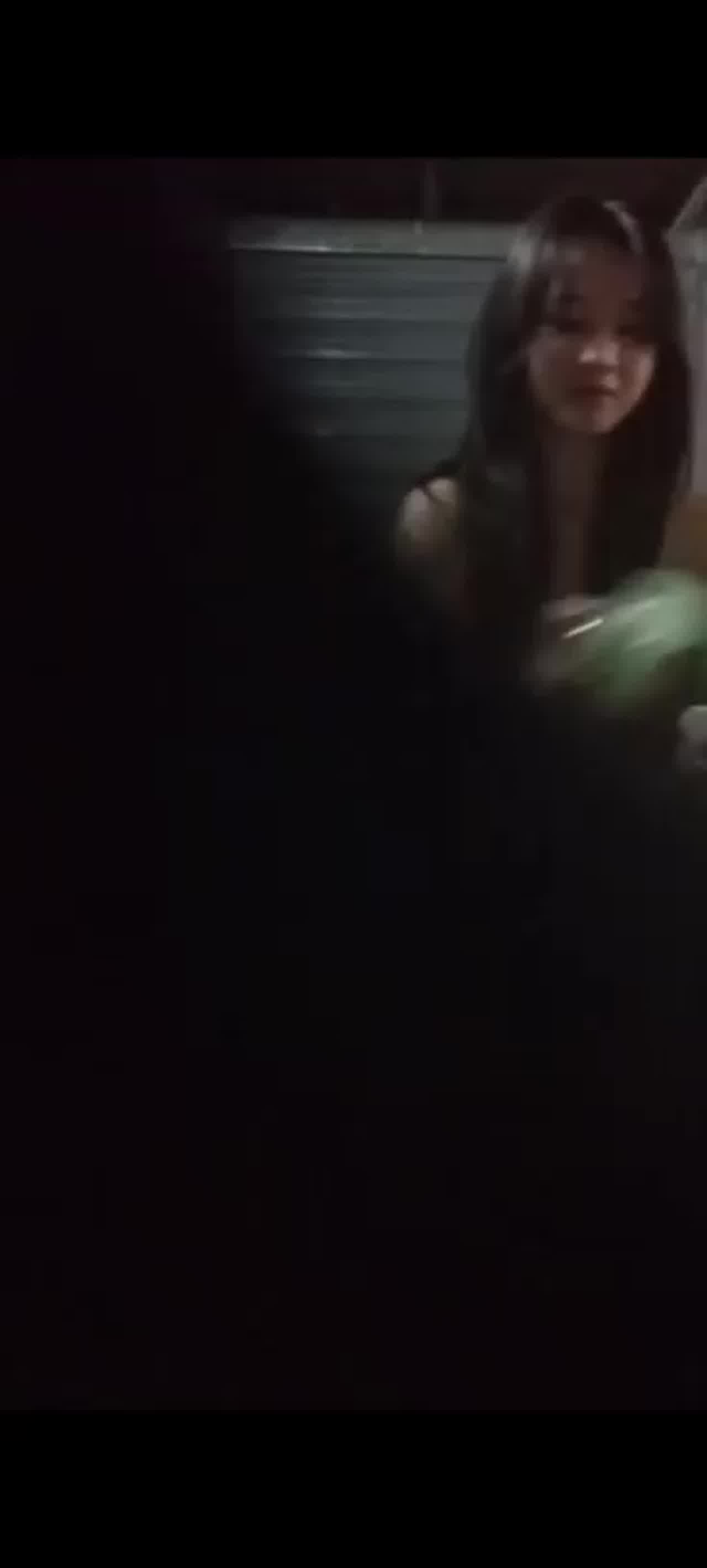  偷拍厂里的妹子洗澡 的剧照5