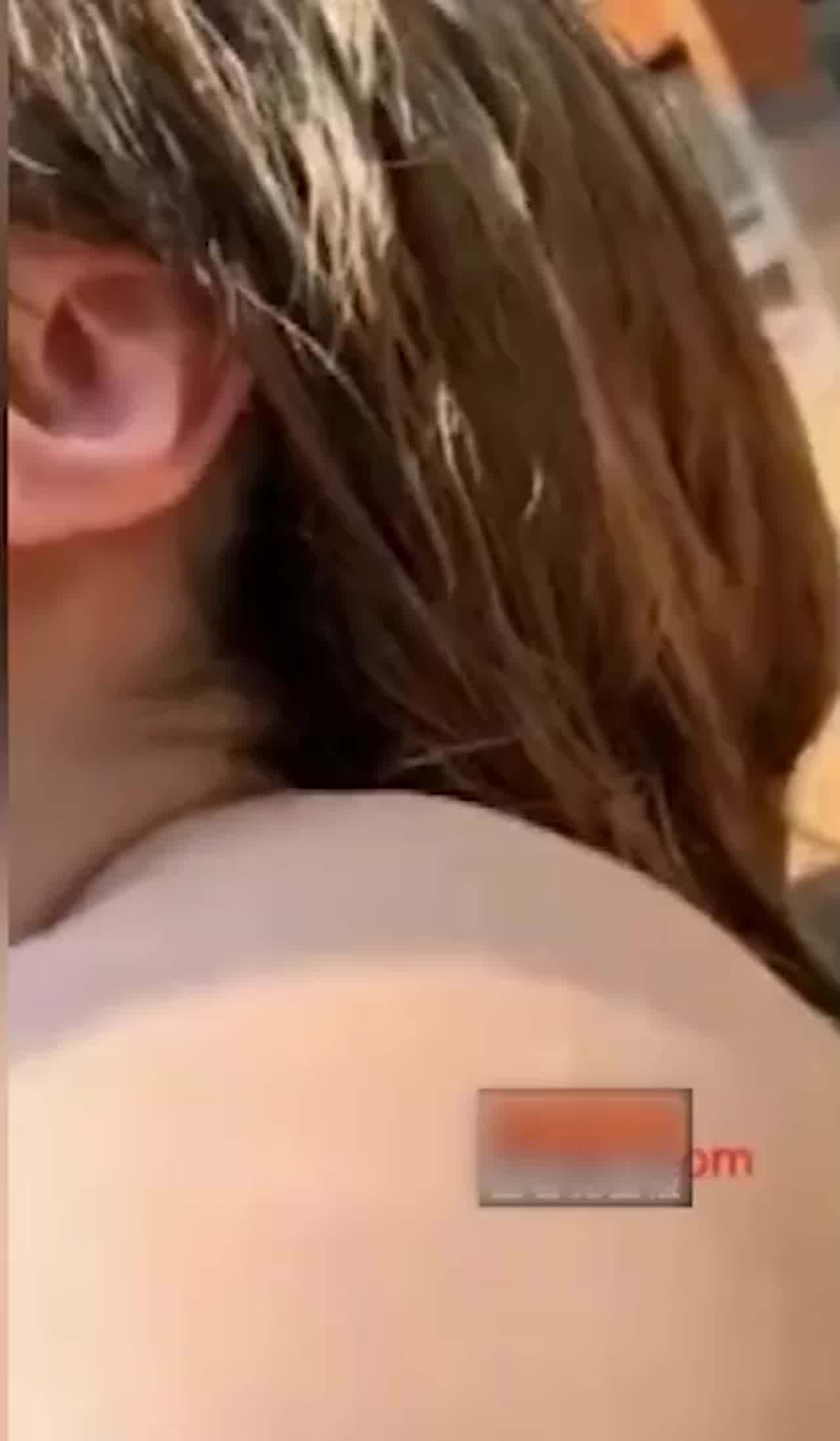  抖音甜鲛妹儿鱼露露泳池事件 的剧照1