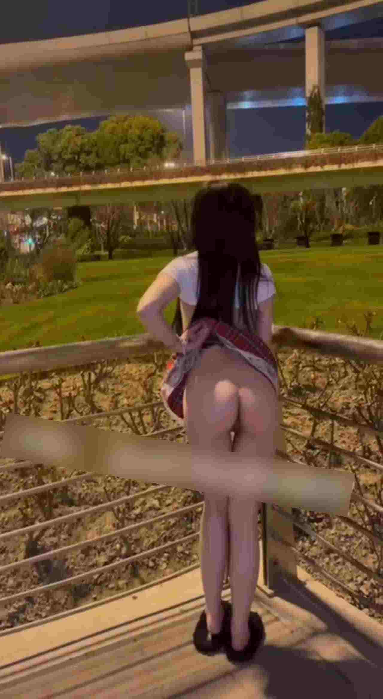  公园发现一只喜欢露屁股的母狗吖！ 的剧照10