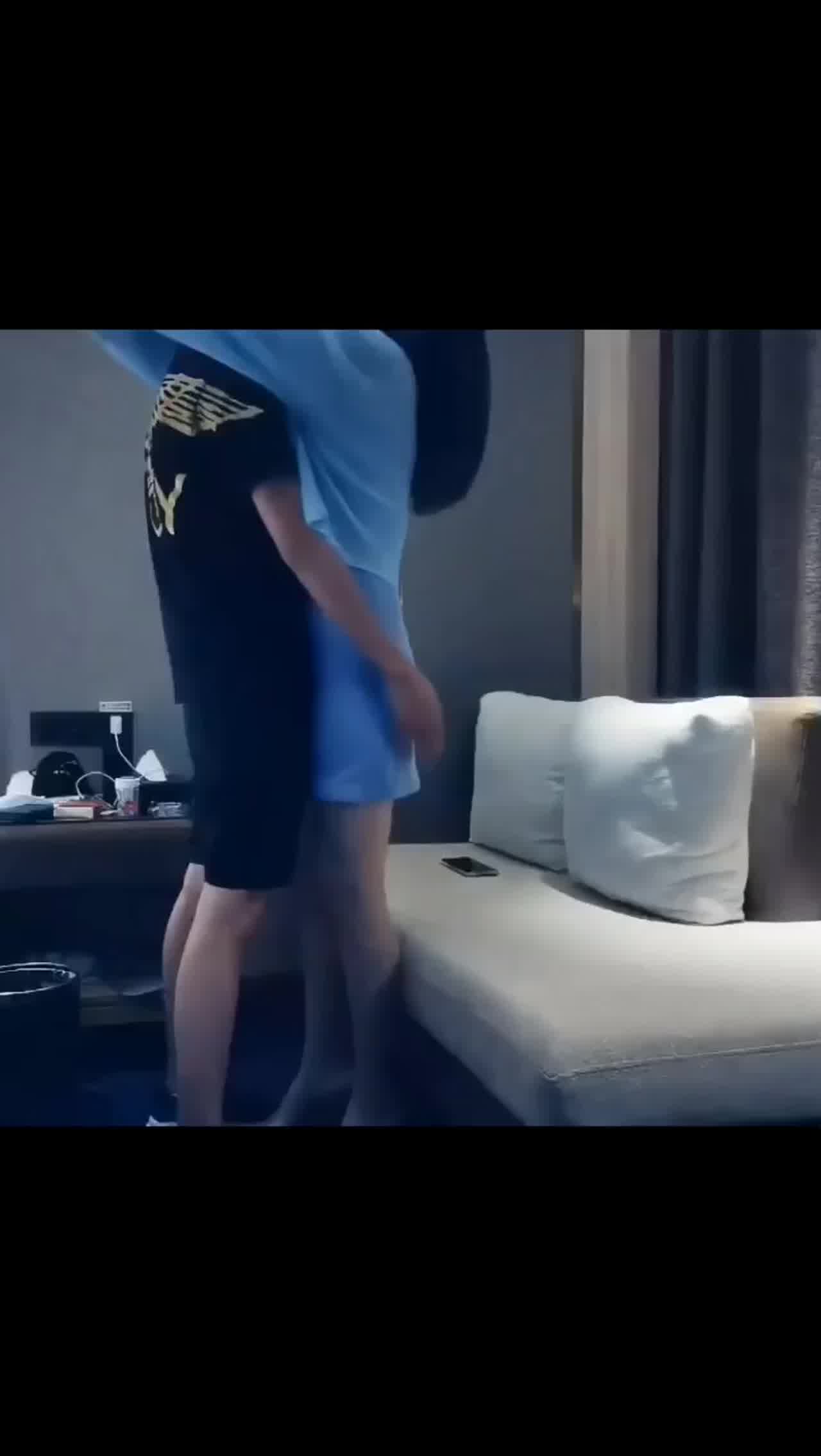  身材苗条的小姐姐，最后被操生气了1 的剧照2