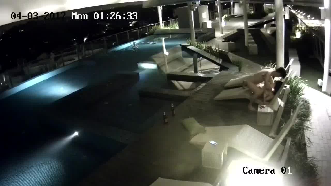  监控破解偷拍豪华度假村激情一刻 喝玩红酒水中缠绵 各种姿势连操好几炮 的剧照9