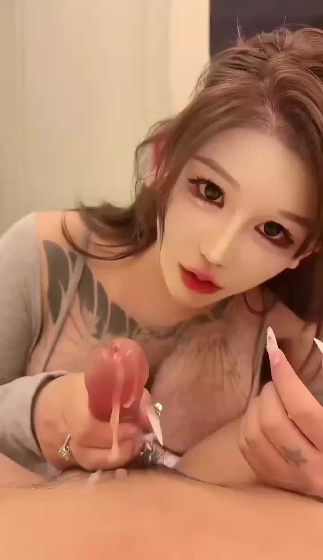  全身高科技，那就射嘴吧 的剧照3