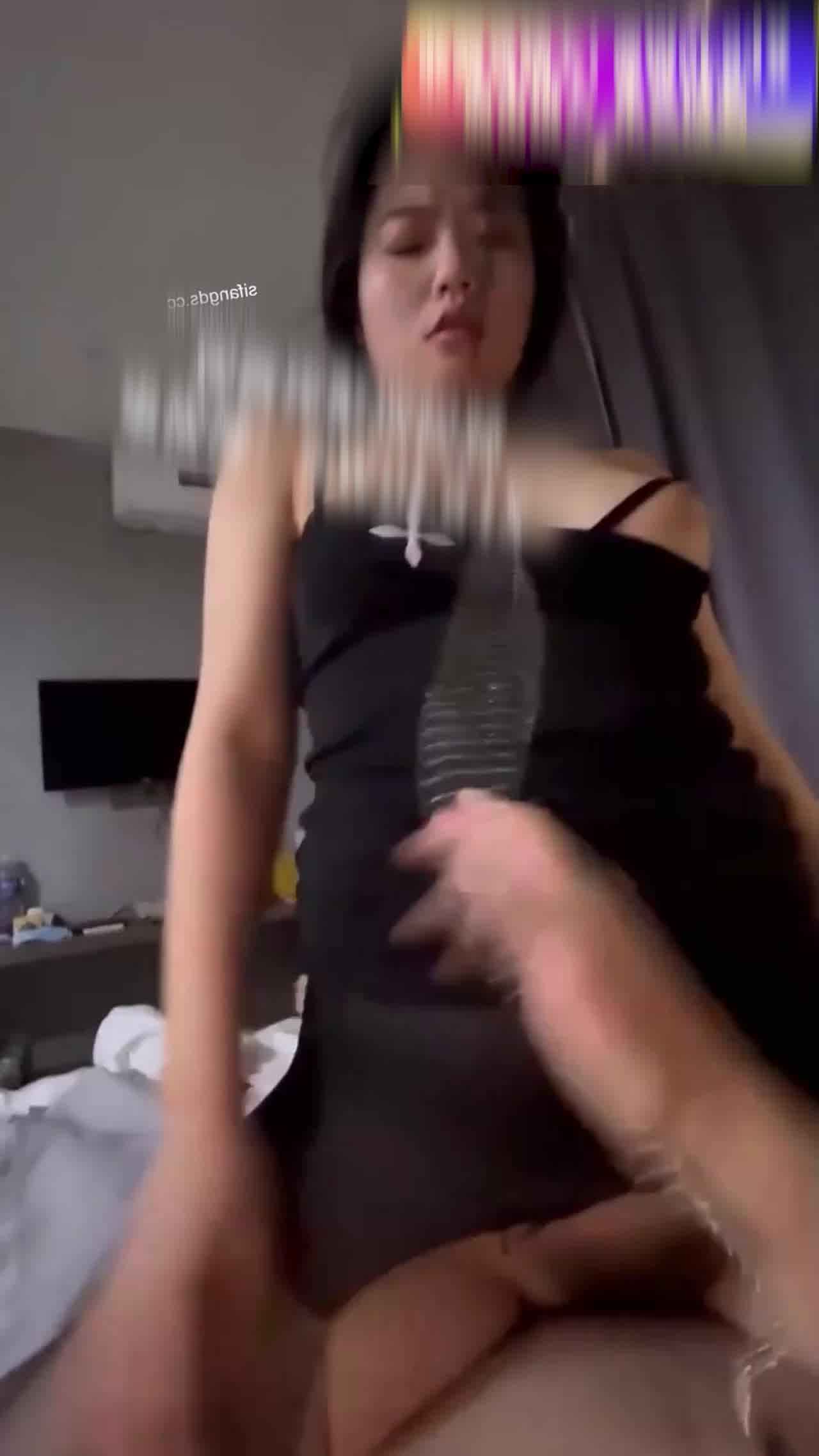  狗链子就是来锁贱母狗 的剧照7