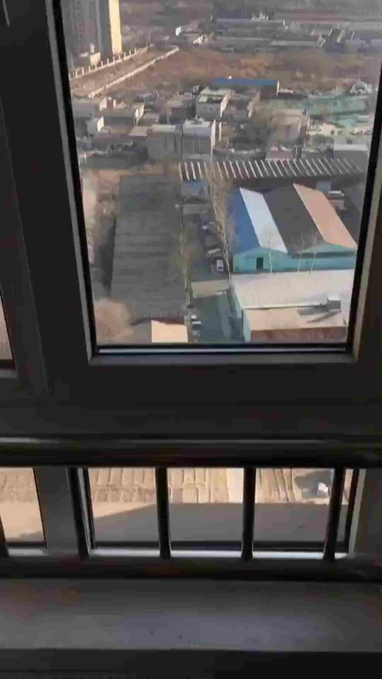  周日约情人来家里玩 的剧照1