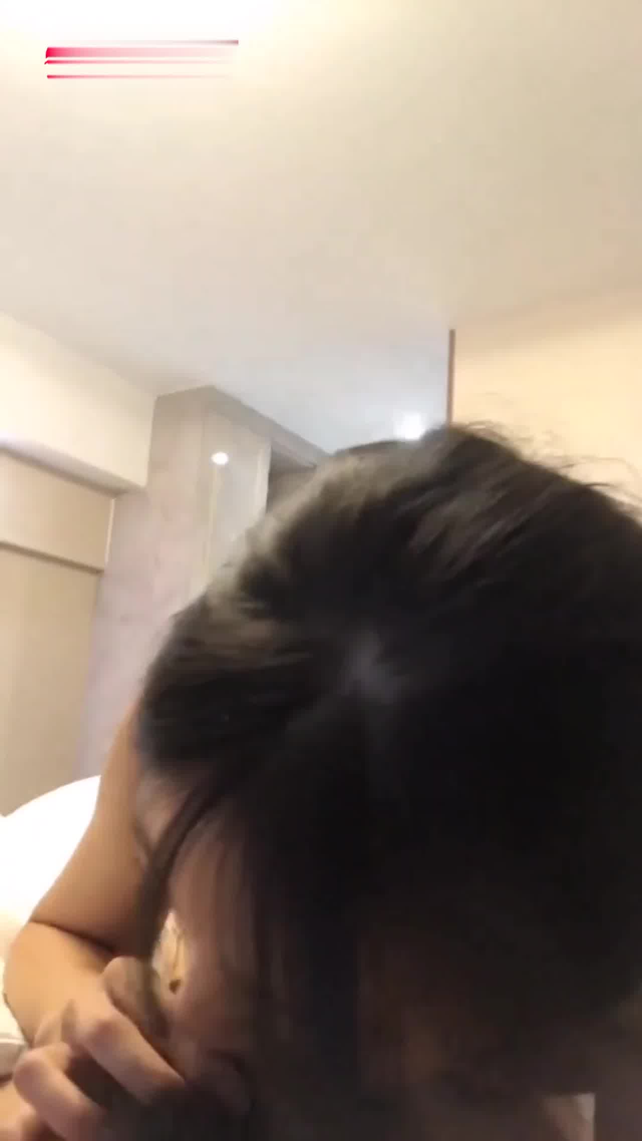  长相清纯没想到喜欢3P 的剧照3