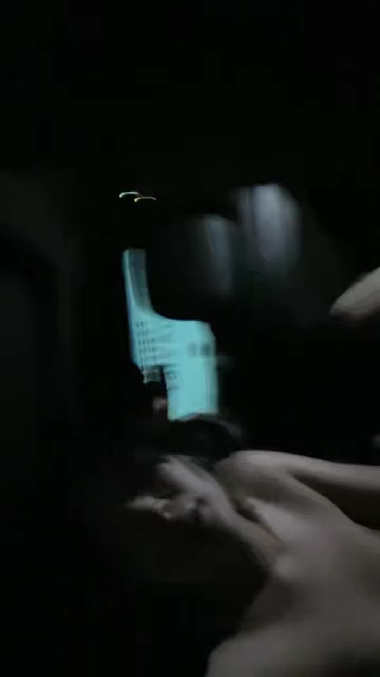  极品淫骚网红妹妹！户外车上吃屌车震 的剧照4