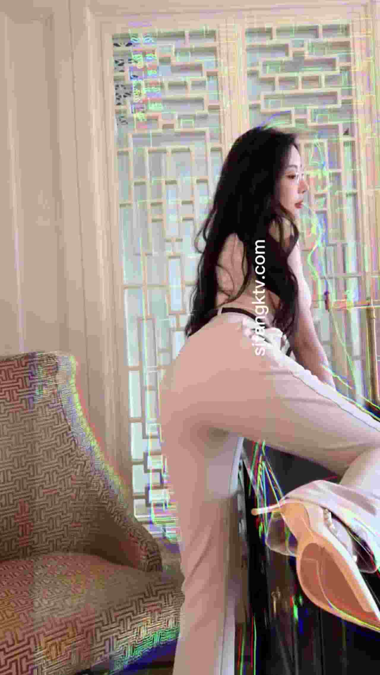  王馨瑶 性感长腿女模特性感写真拍摄现场 的剧照3