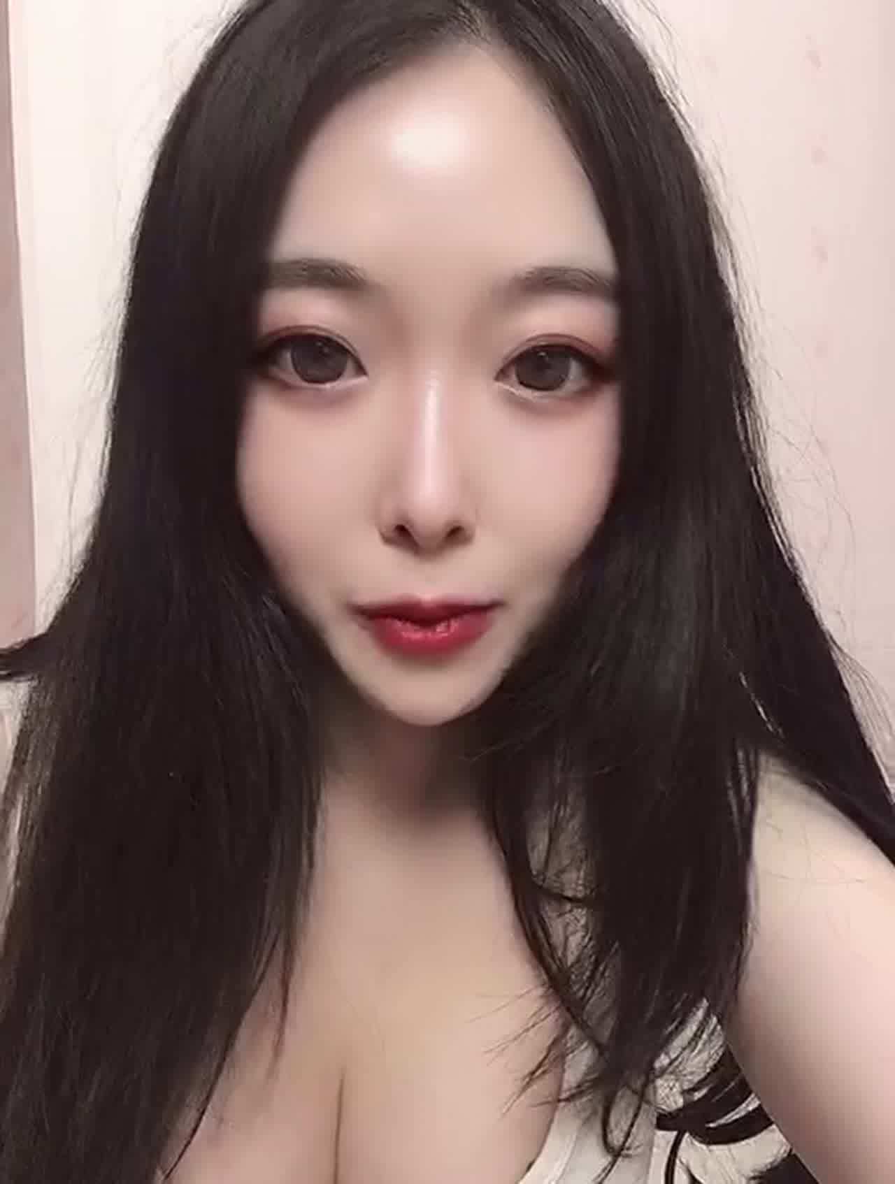  我是梦梦，喜欢我的小哥哥可以多多支持，可深入交流 内容 的剧照5