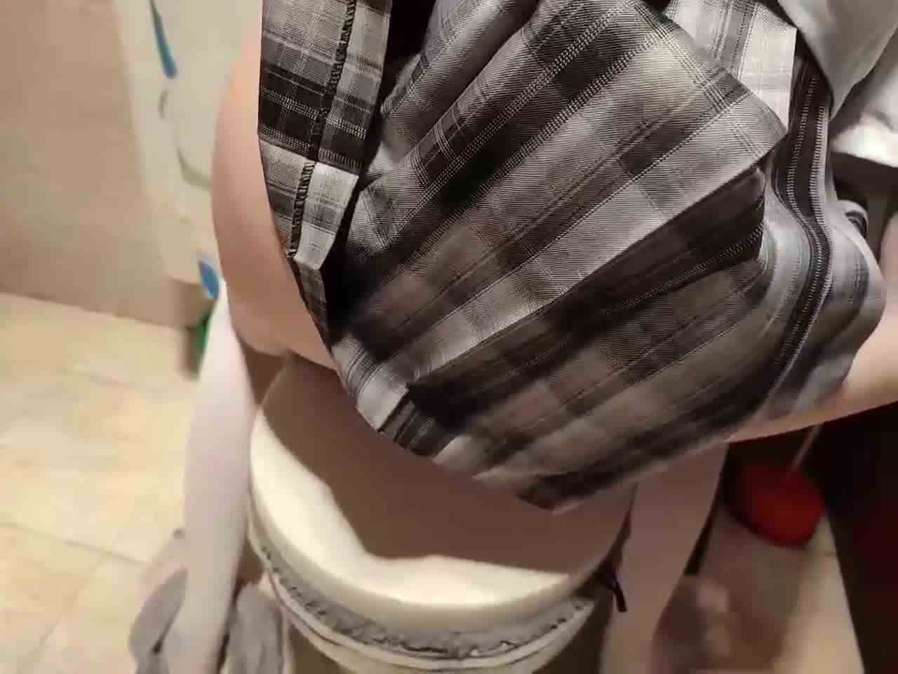  18岁少女为了追逐小穴的快感 用假屌满足自己 的剧照4