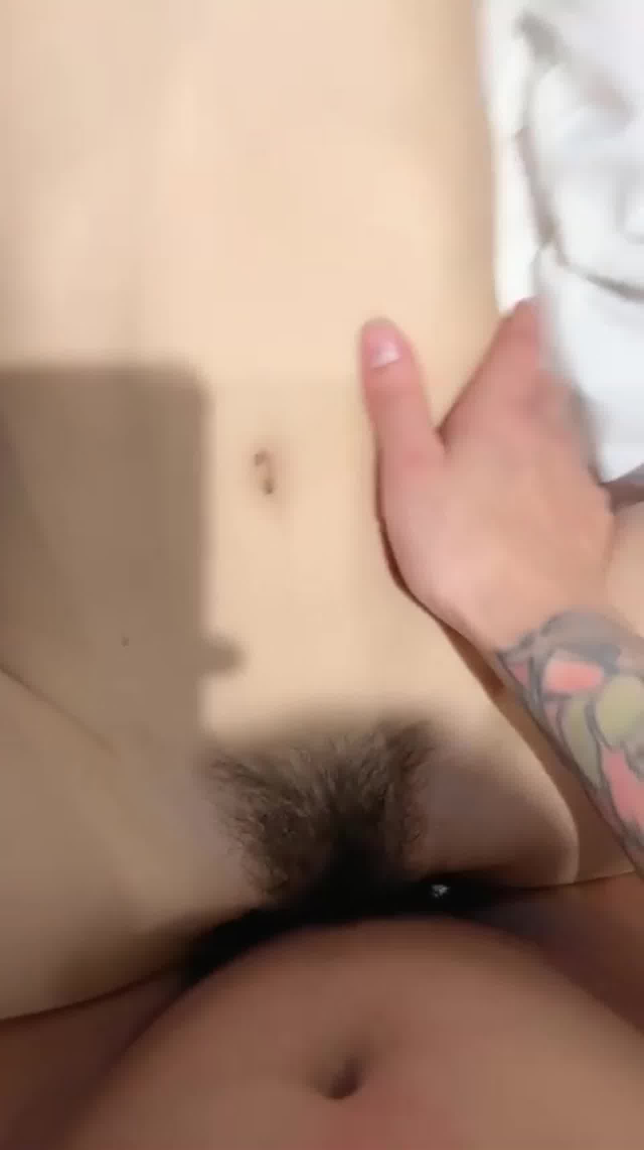  刺青男把女人弄到内射中出 高潮跌起 的剧照3