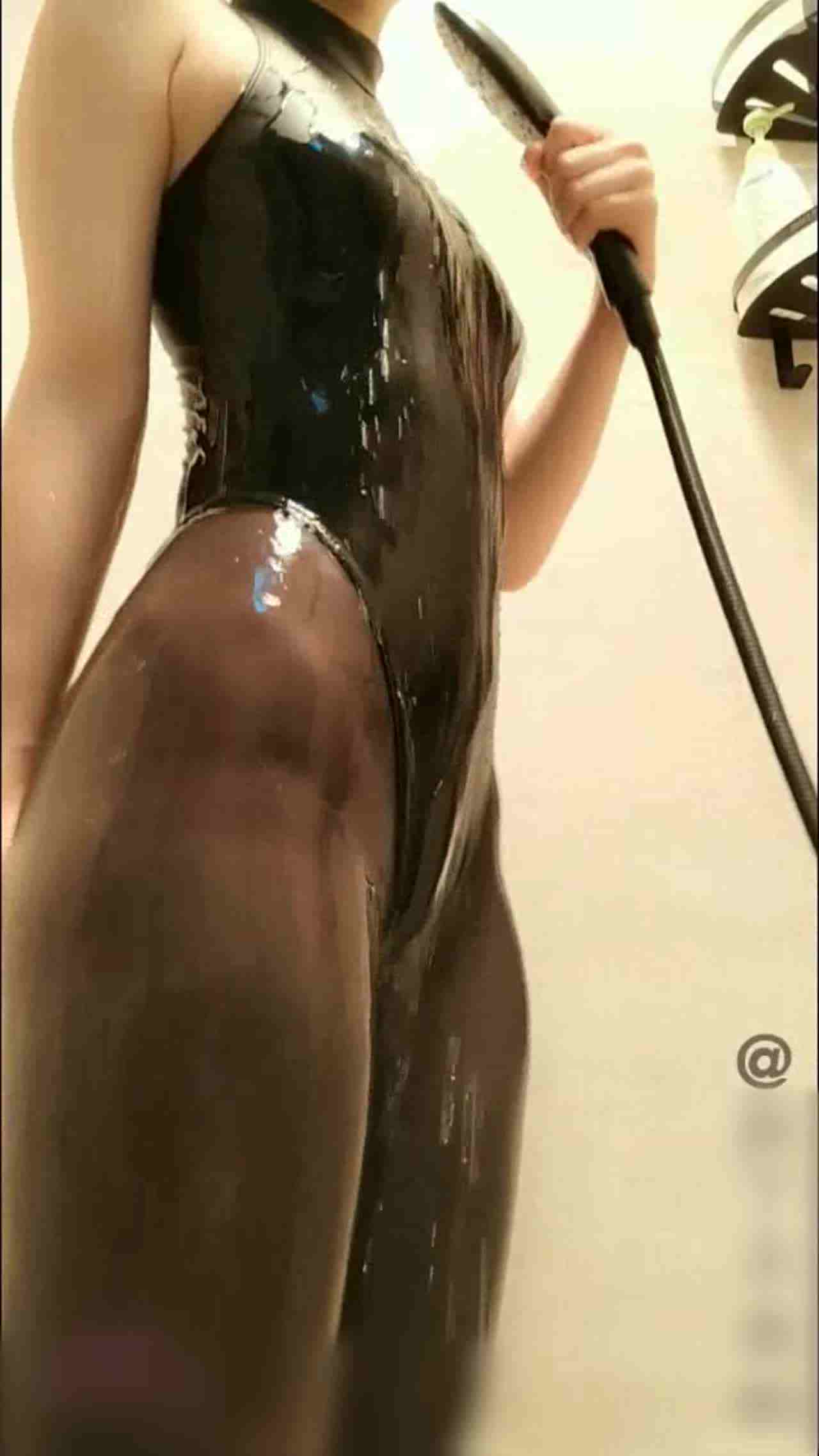  衣服脱下来的一瞬间，真的很惊艳 的剧照5