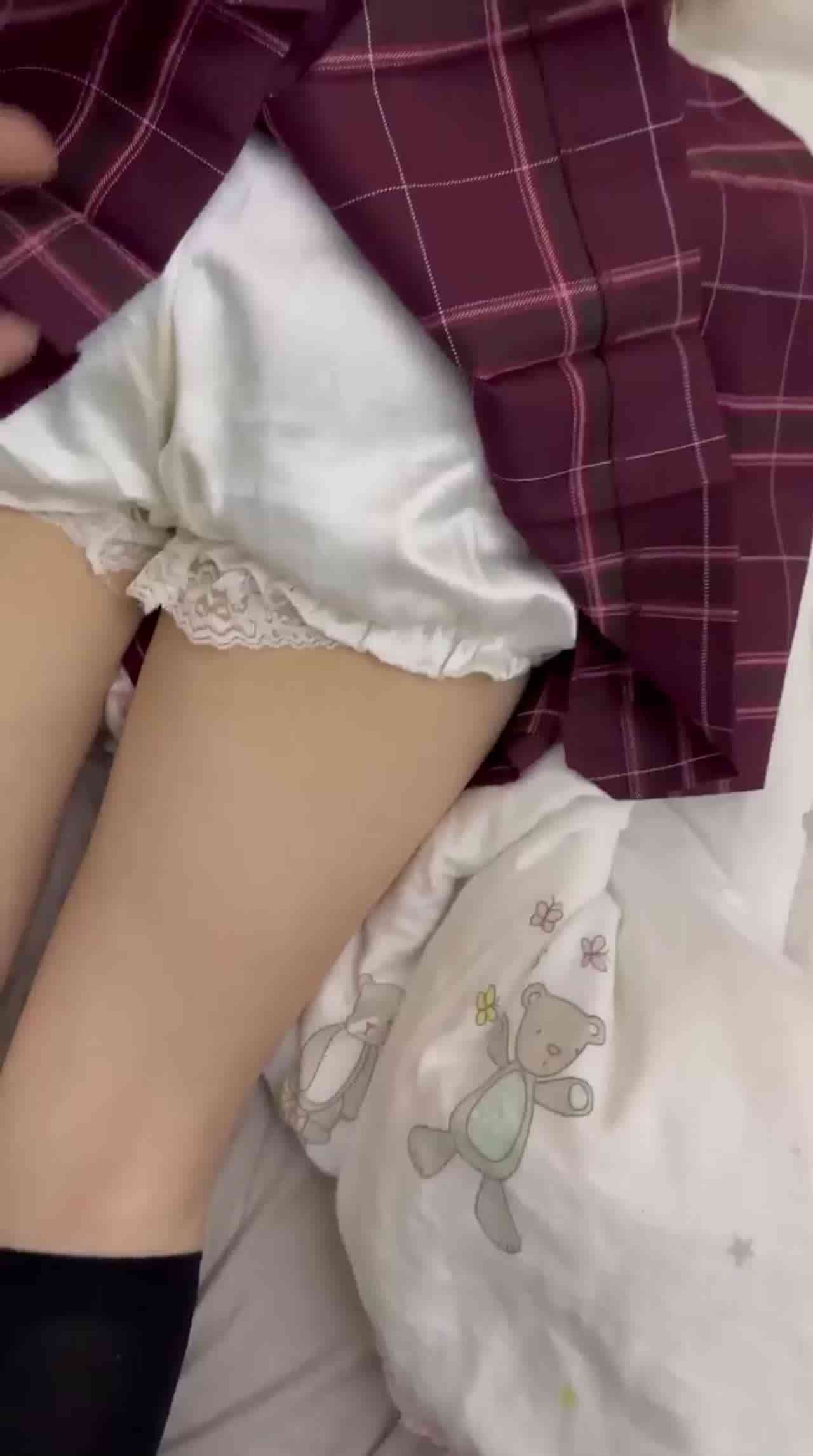  顺风车邂逅JK眼镜小妹，【PUA】极限拉扯，强行插入,大喊‘不要’嗷嗷乱叫！高潮疯狂抽搐，太嫩了 的剧照1