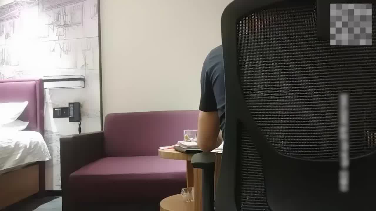  冷艳女神  翘美臀深喉 骑乘后入大力猛操 的剧照3