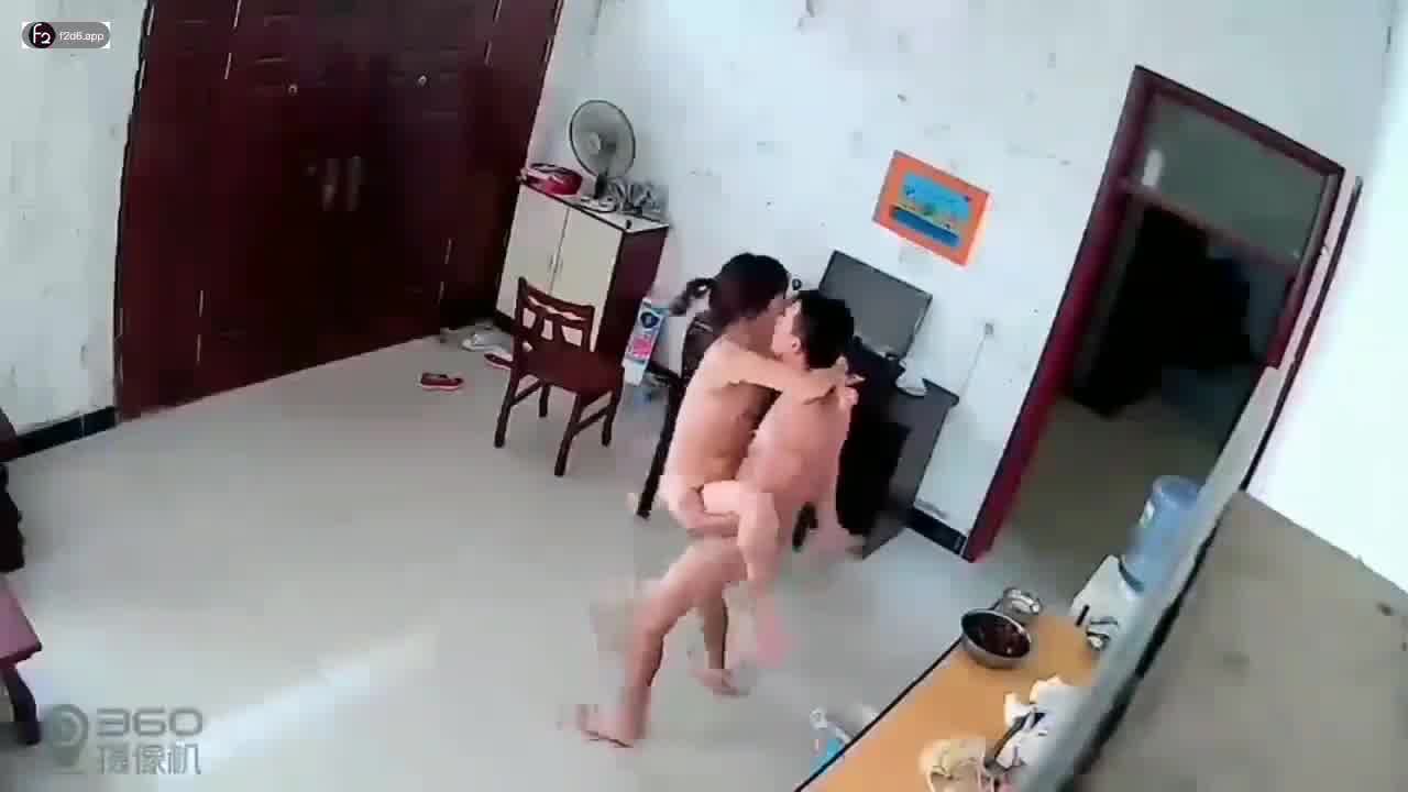  夫妻在房间火车便当太爽了 的剧照9