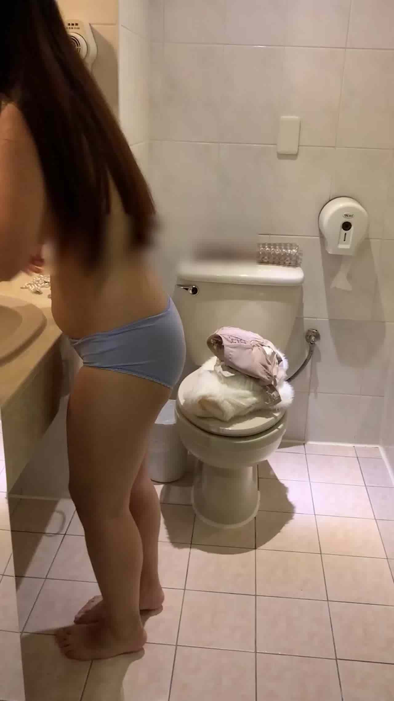  啪啪DJ巨乳妹~炸裂 的剧照8