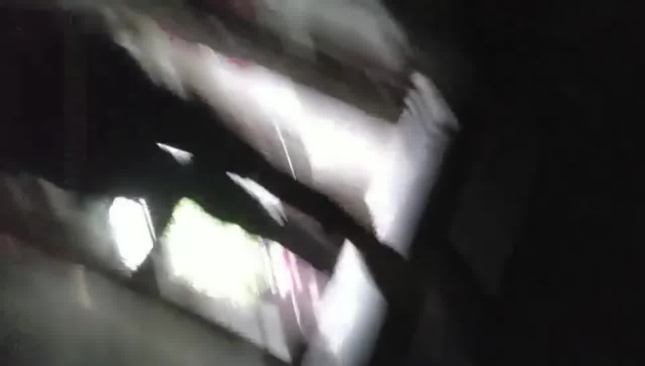  【城中村小超市】 老板娘为维持生活下海，接私活，风韵犹存服务周到，各种姿势配合爆操骚穴。 的剧照3