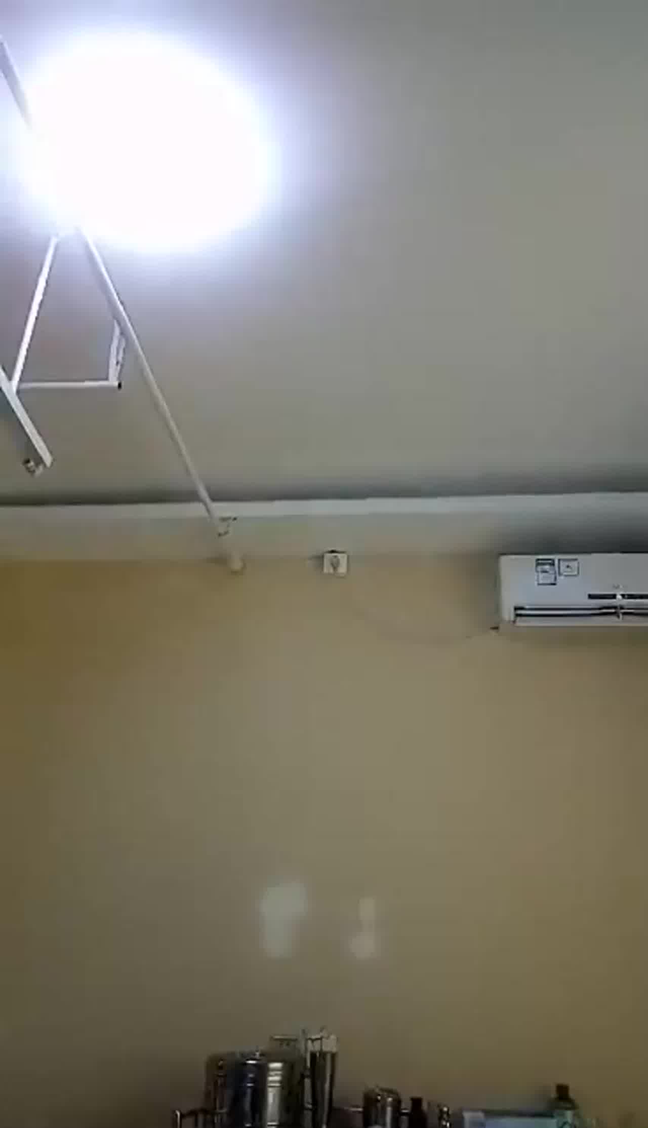  推特小护士雅欣～下次再有哥哥找我割包皮，我还是先给你口一次叭，把我和同事搞得尴尬，哈哈哈 的剧照3