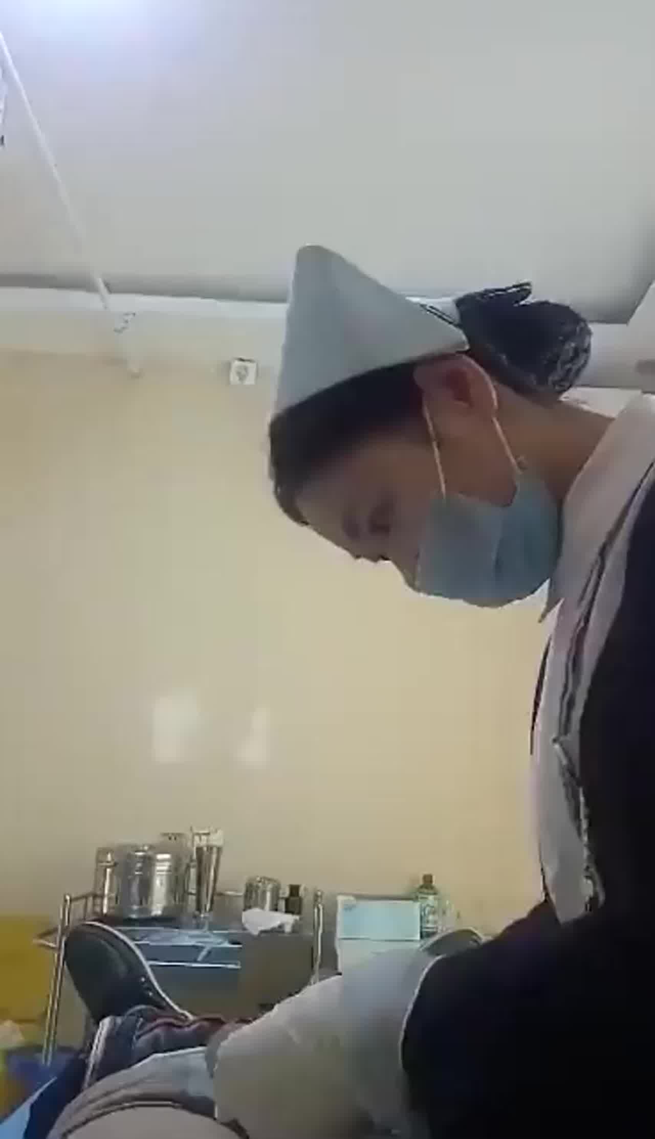  推特小护士雅欣～下次再有哥哥找我割包皮，我还是先给你口一次叭，把我和同事搞得尴尬，哈哈哈 的剧照6