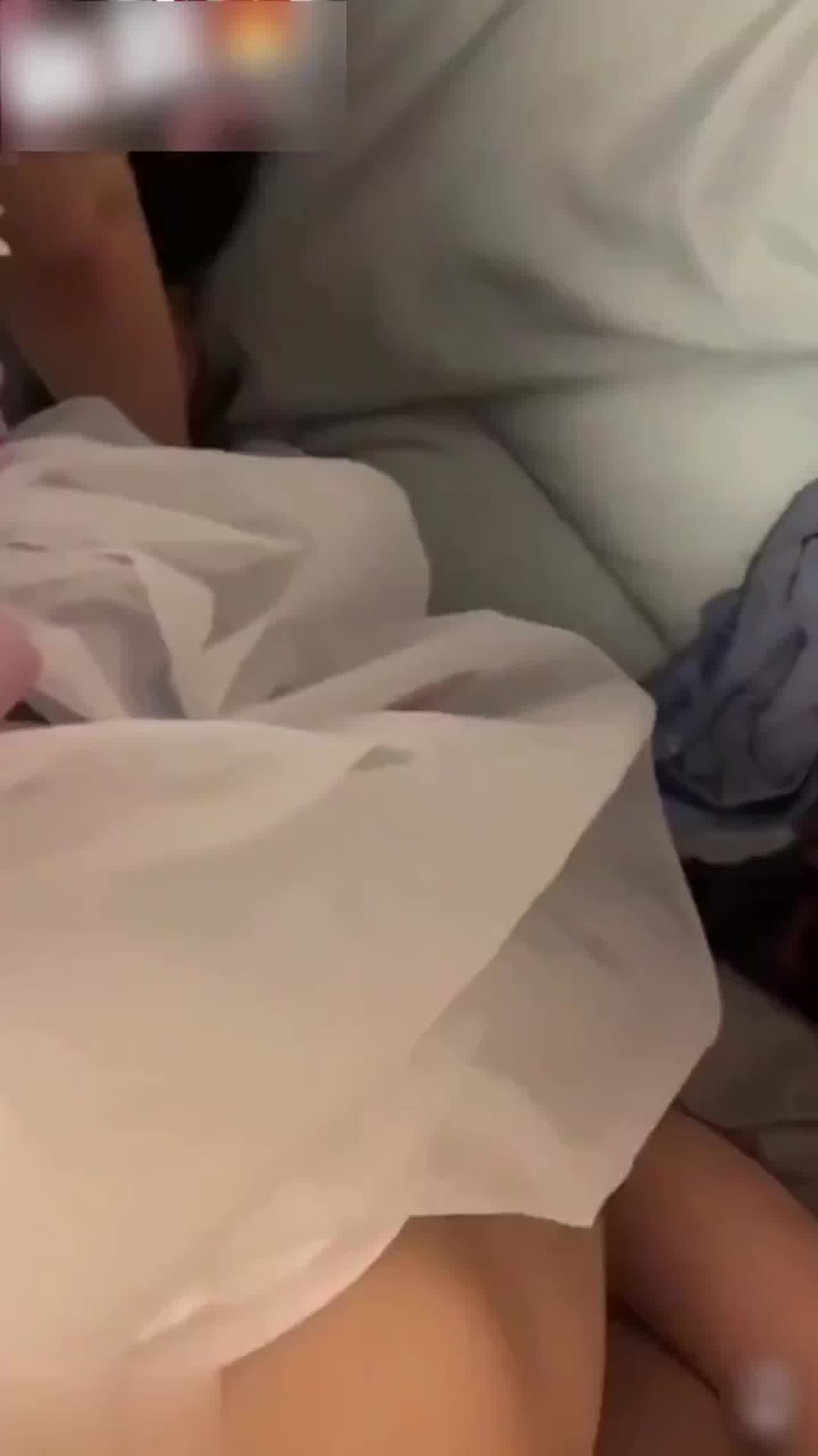  刚上初三的小仙女 被富二代包养，每天都处于战斗状态 的剧照7