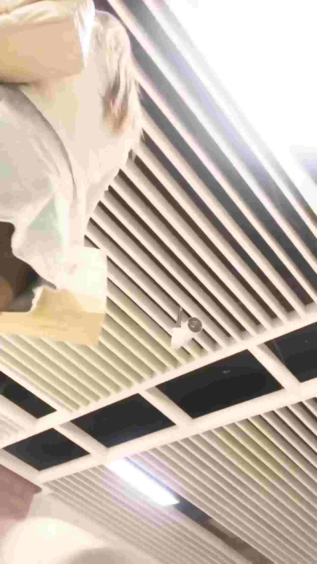  【偷拍】超市高清抄底，偷拍少妇居然没穿内裤 的剧照6