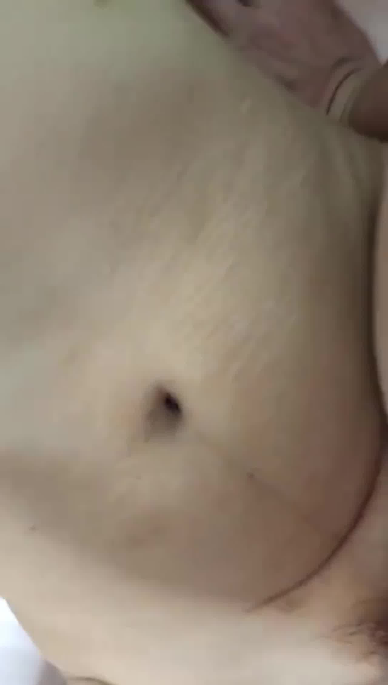  小骚货被操爽了一直淫叫 的剧照4