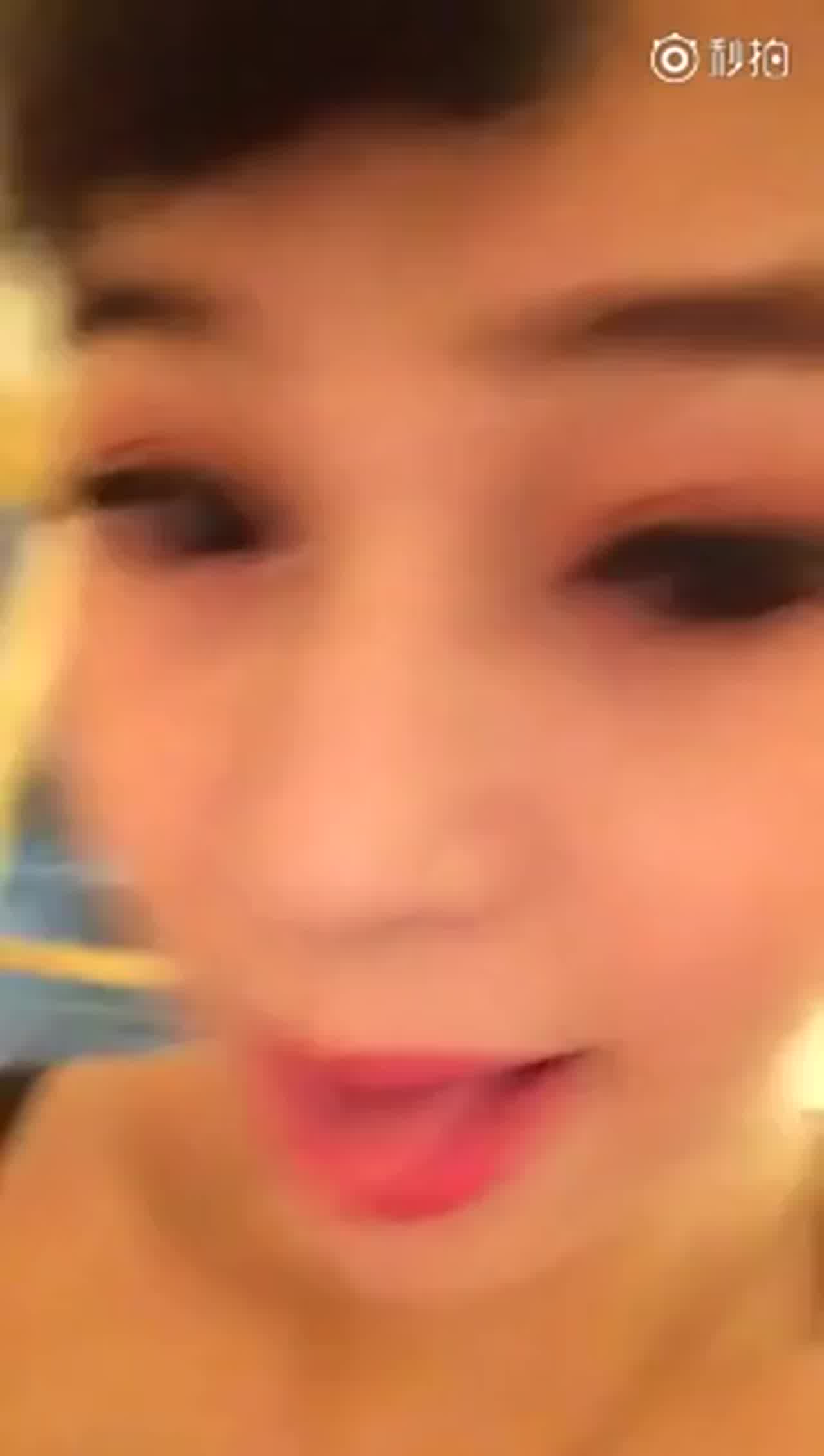  艳照门女神发给富二代的勾搭视频，活在金钱的胯下 的剧照2