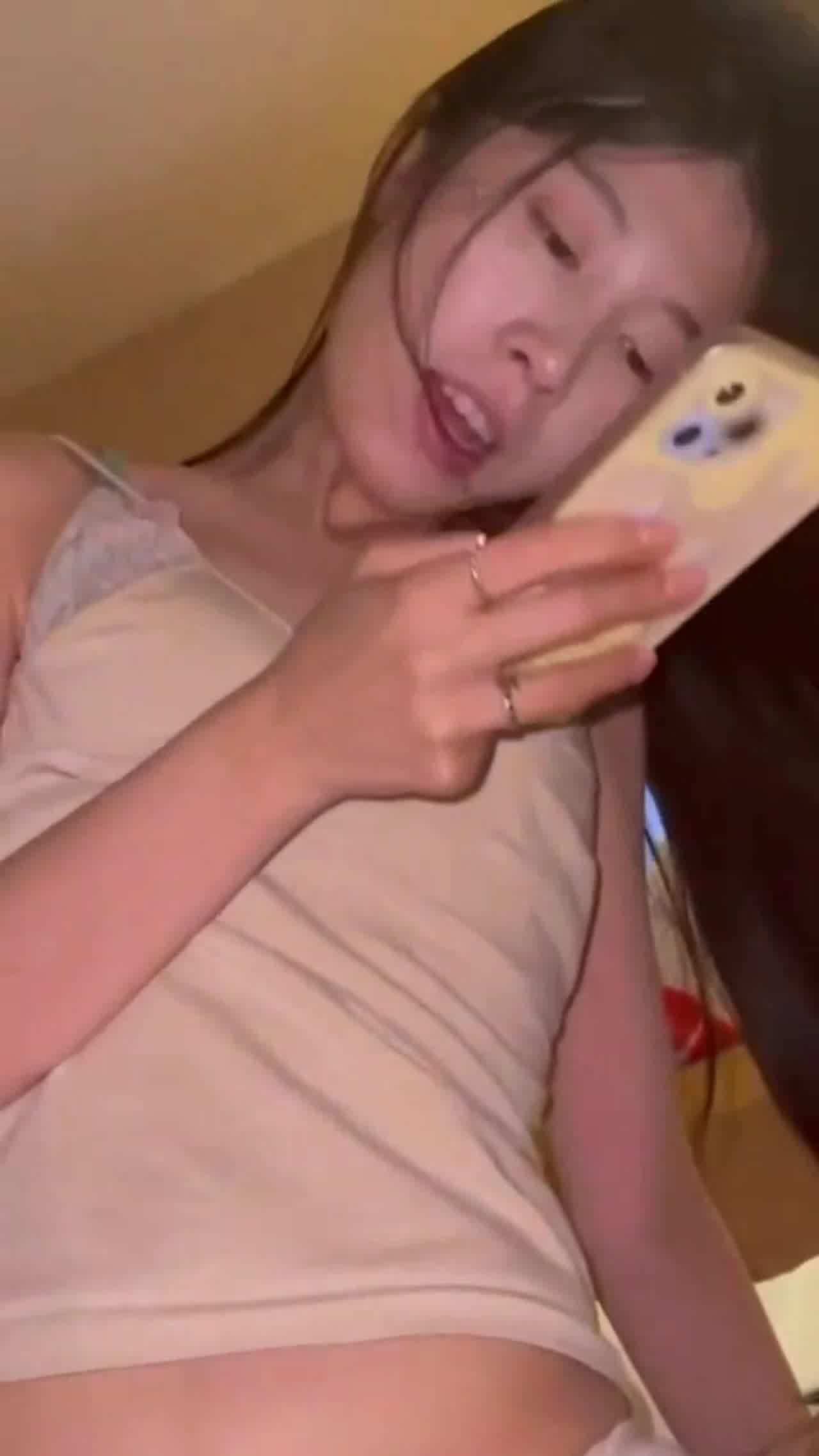  门事件 淄博网红  婚后出轨做爱视频被爆叫声超嫩表情很销魂 老公绿到家了 的剧照2