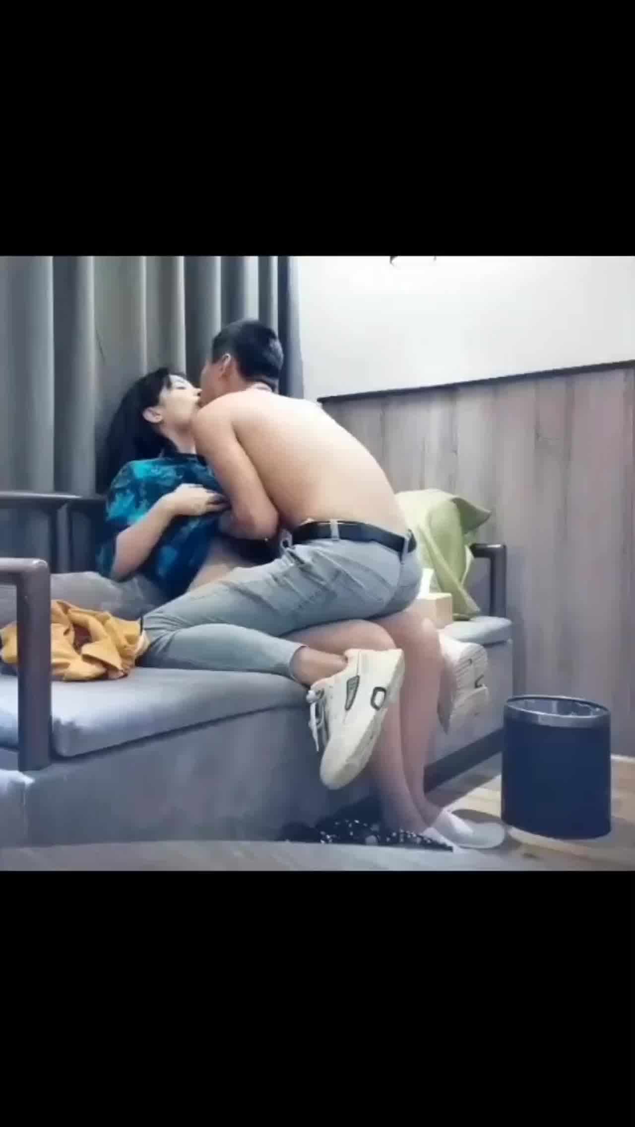  红衣妹妹被玩弄，身材一级棒2 的剧照9