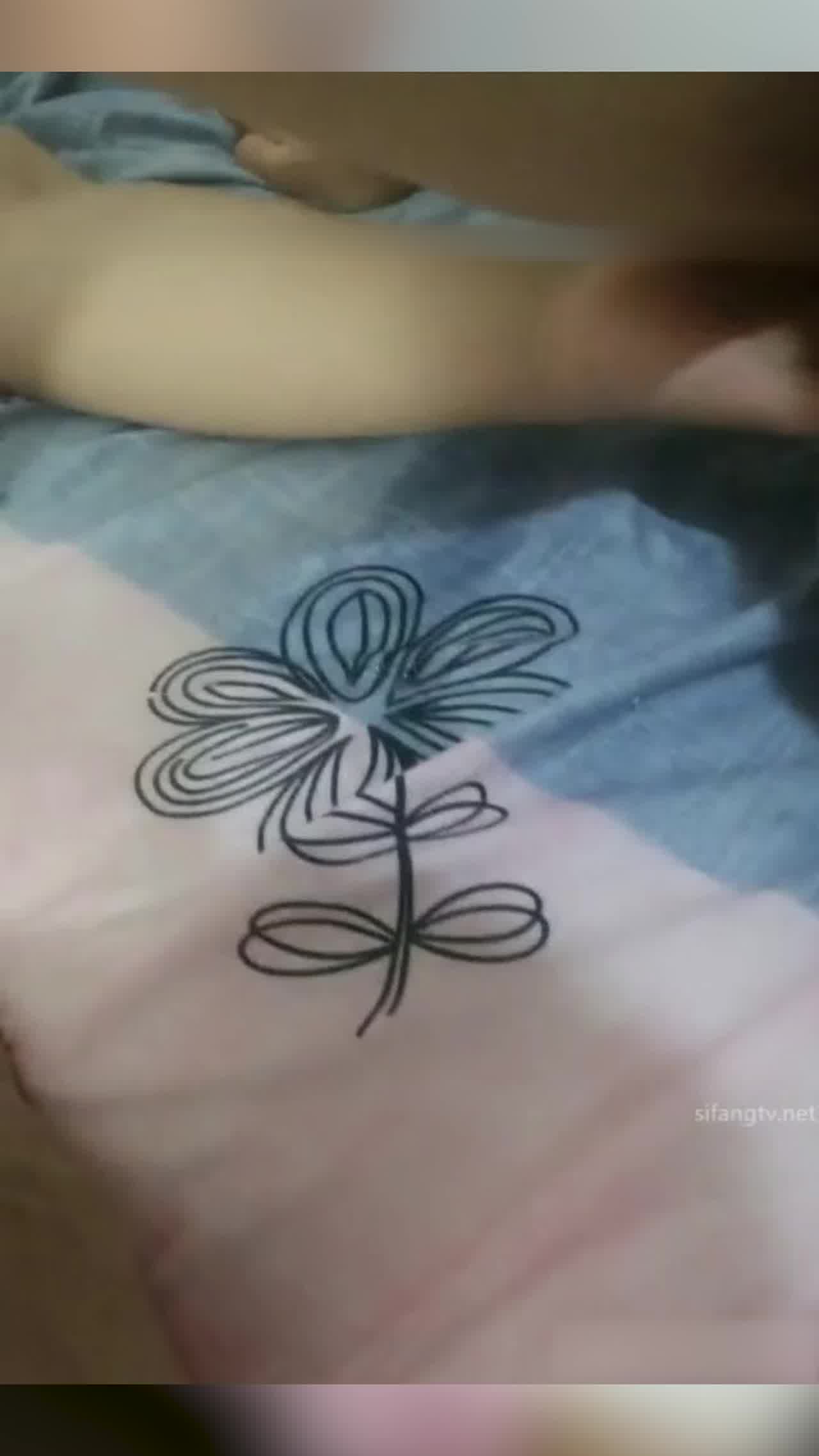  无套猛干嫩屄兄弟换妻内射骚屄 的剧照2