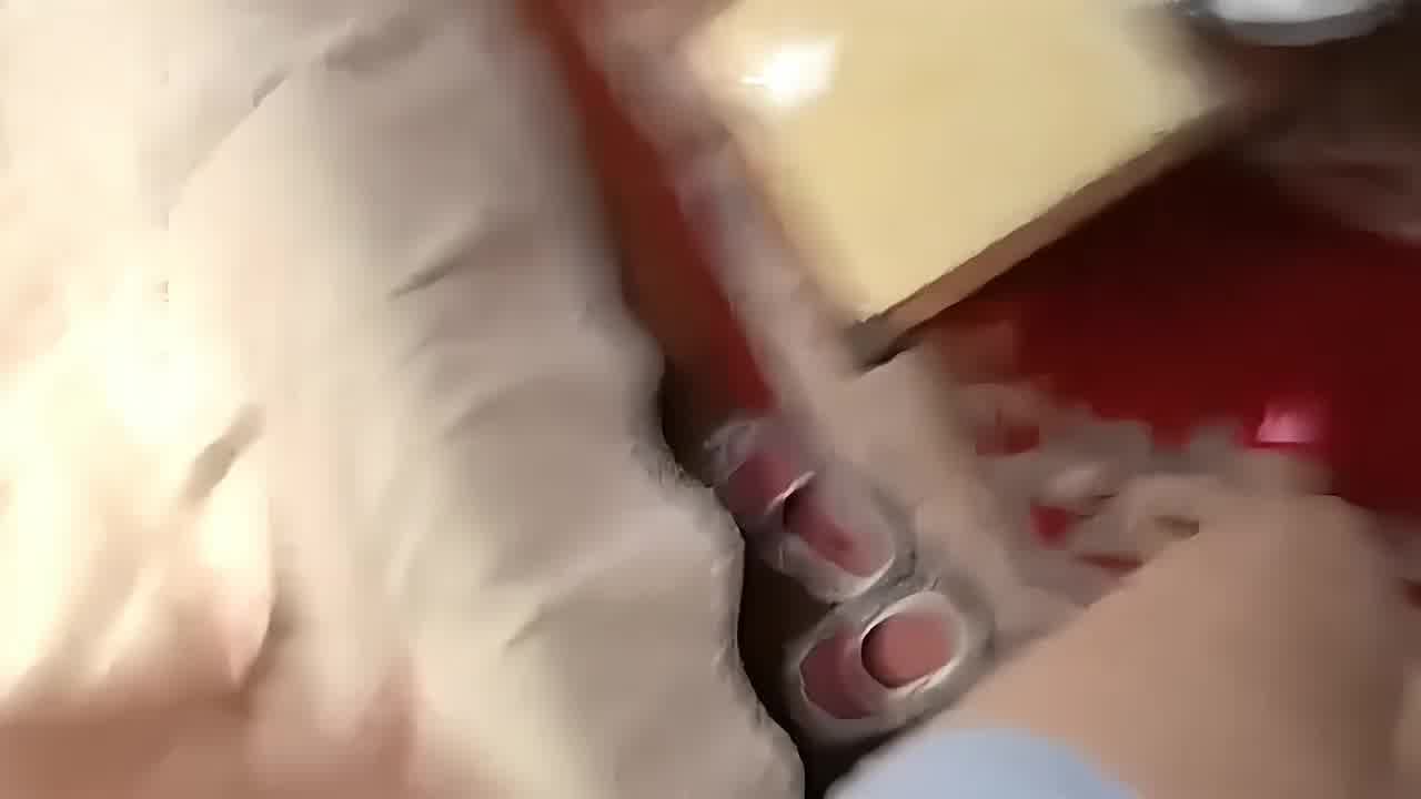  180大长腿车模被轮流抽插不停歇 的剧照4