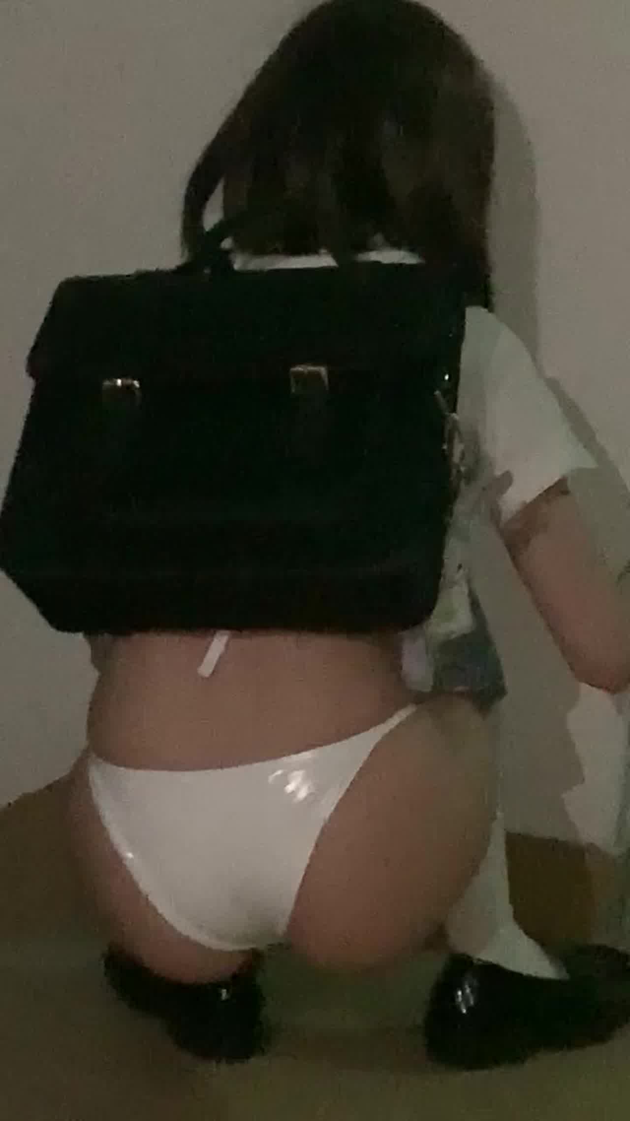  楼梯偷拍妹子短裙内裤 短发妹子有够骚的 的剧照10