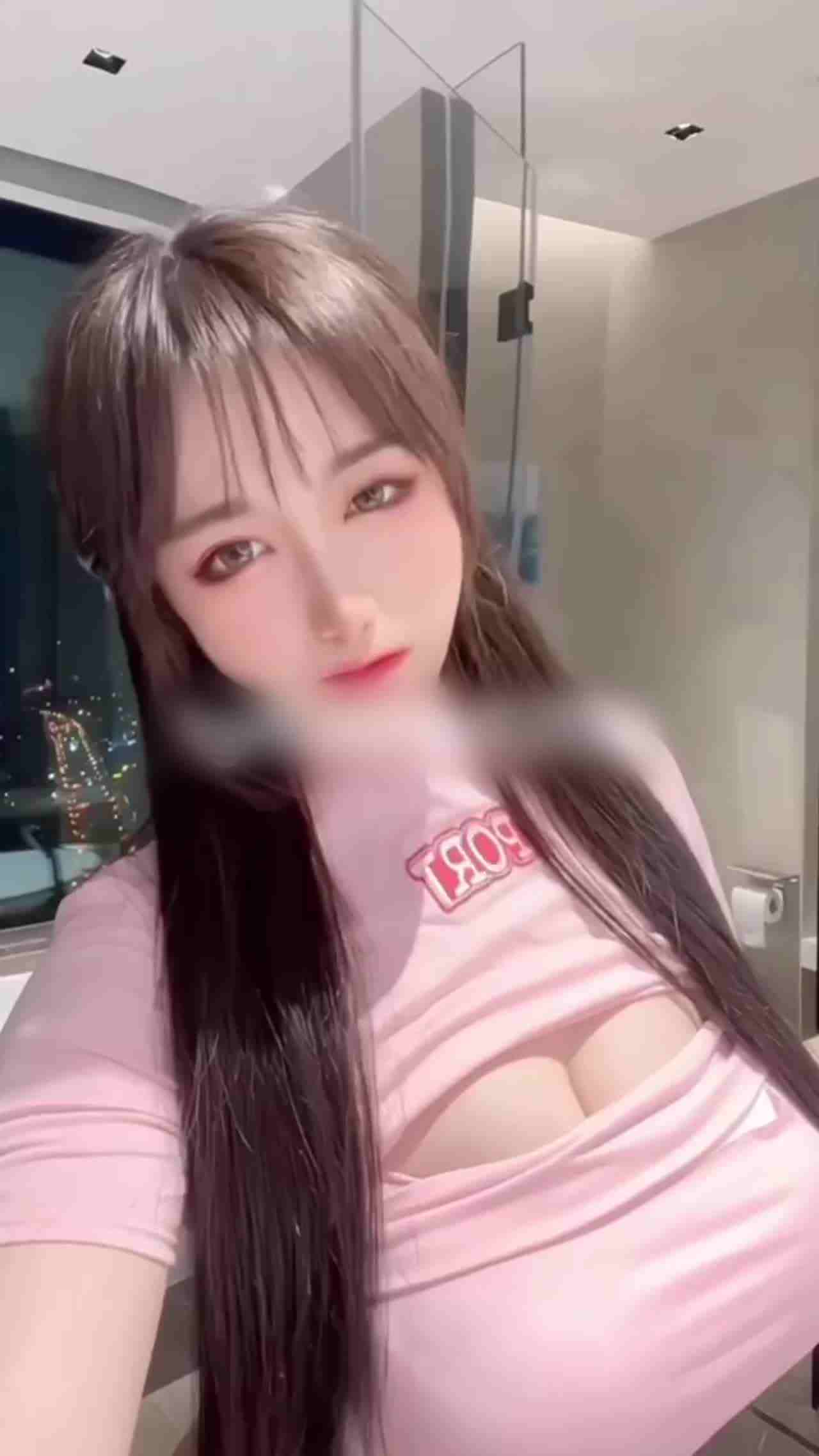  极品爆乳小姐姐跳舞吃西瓜好诱惑 的剧照9