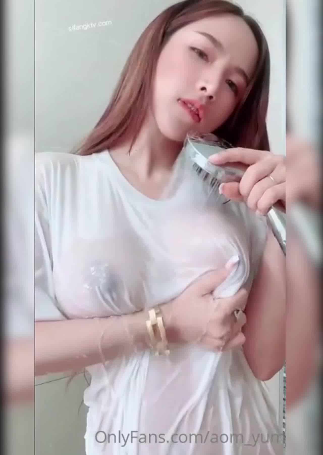  好想和极品混血网红yumi一起洗澡 的剧照5