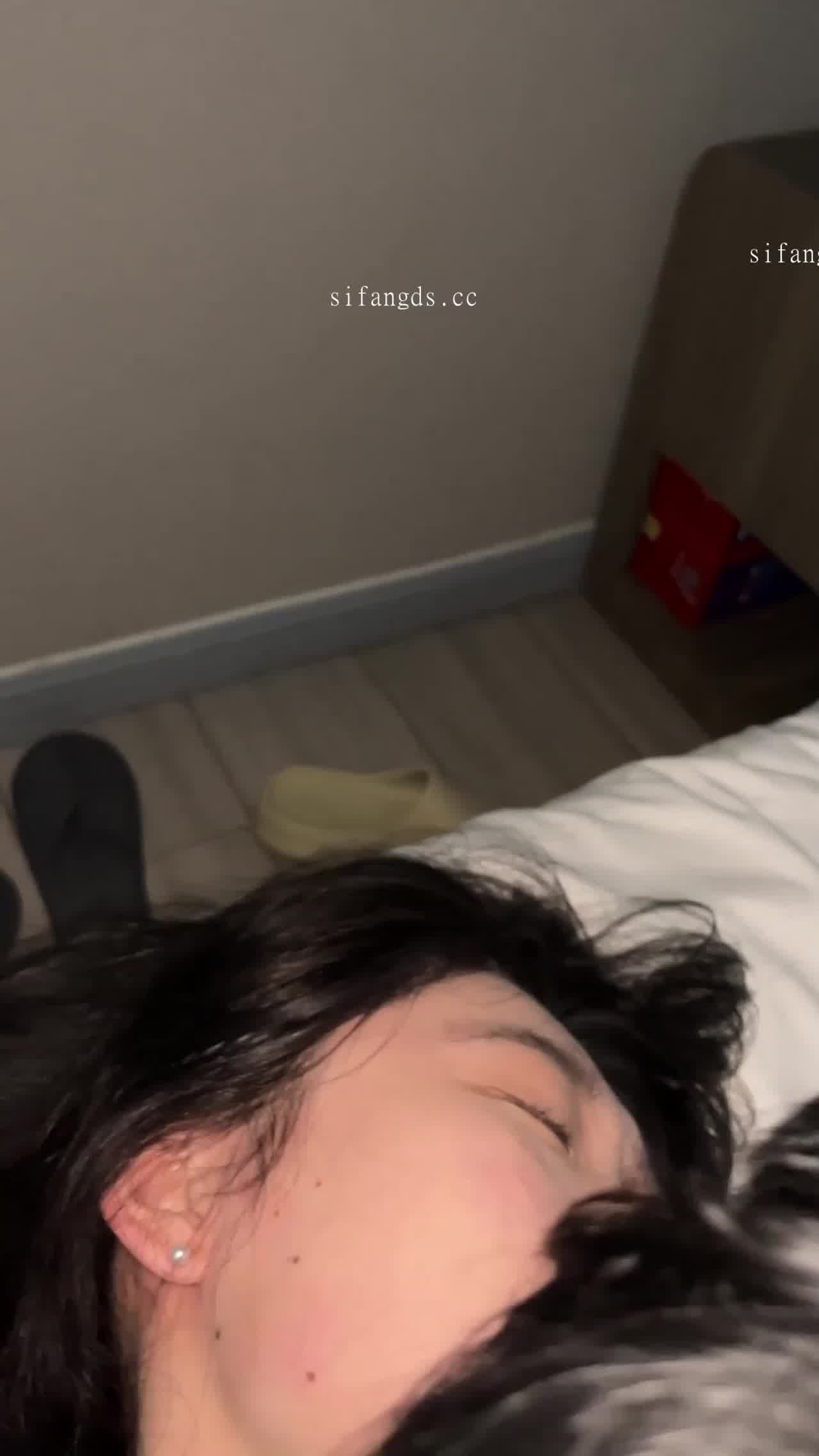  超美极品大学生情侣自拍性爱不雅视频流出 的剧照2