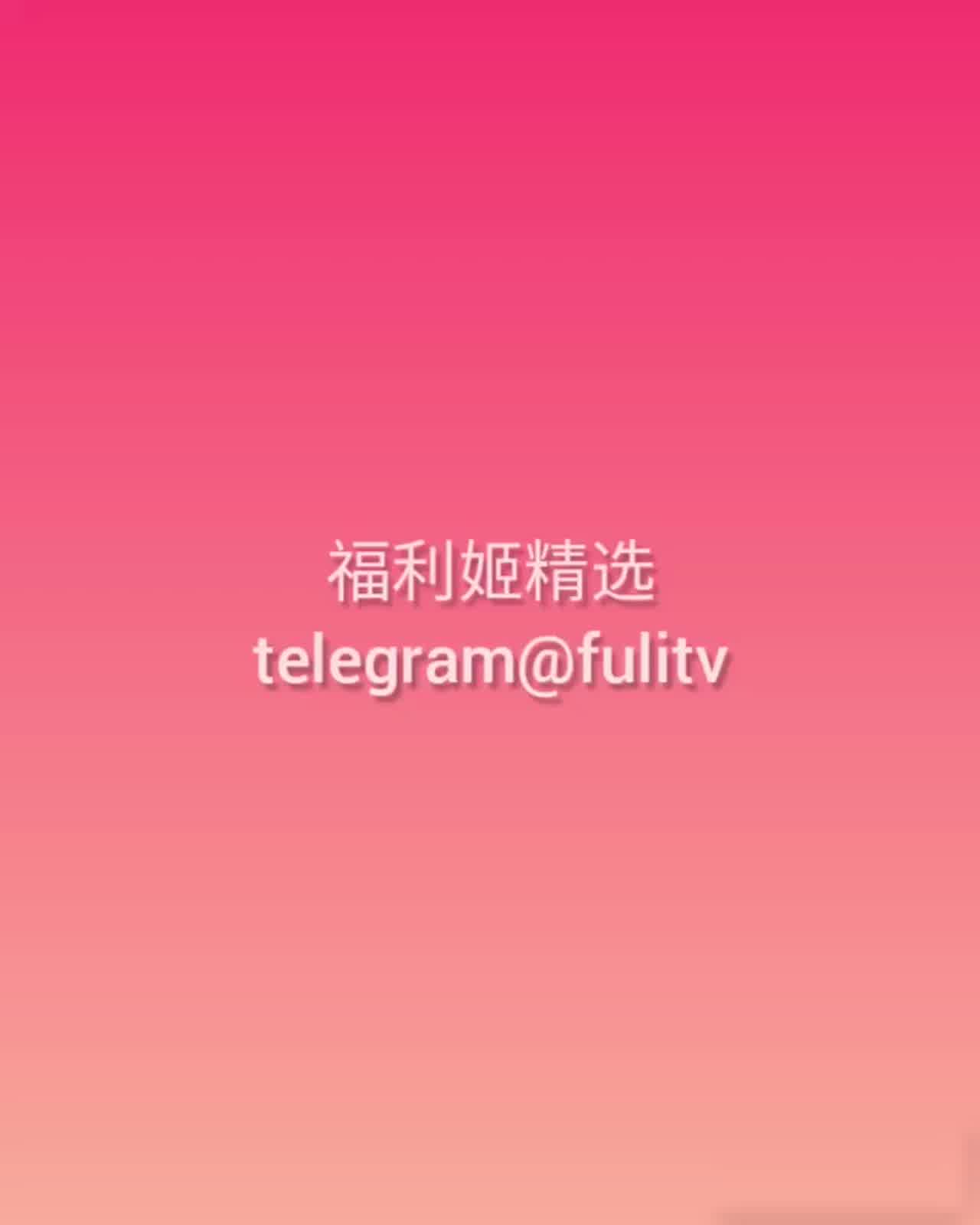  【福利姬系列】双马尾视觉系小萝莉丝袜美足诱惑 的剧照5