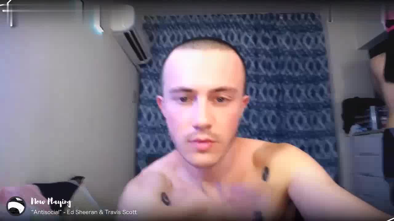  我爱上机器娃娃阿拉蕾 命令她来做一些自己没办法做的事 的剧照8