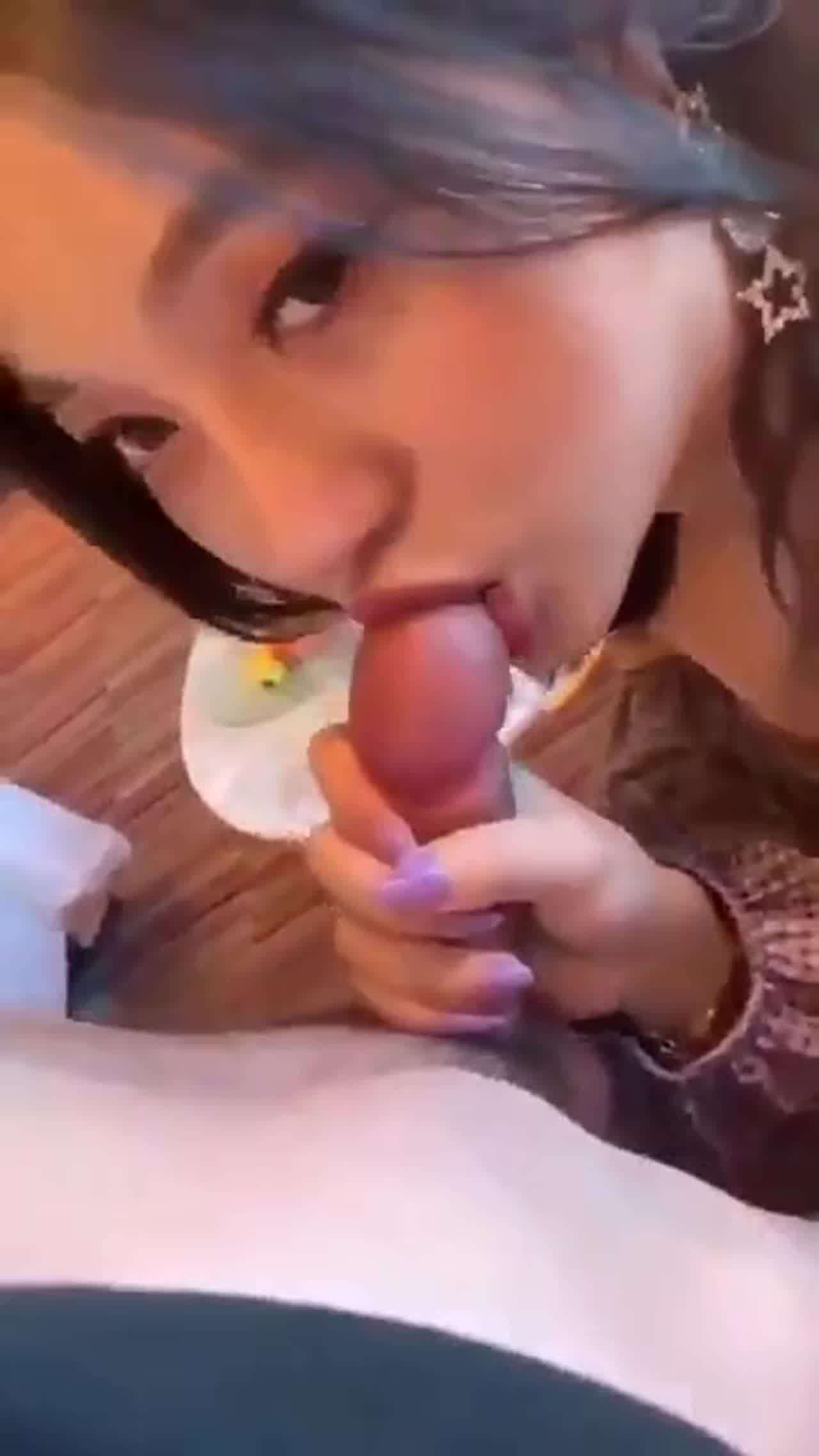  再漂亮的女人一样要吃鸡巴 的剧照2