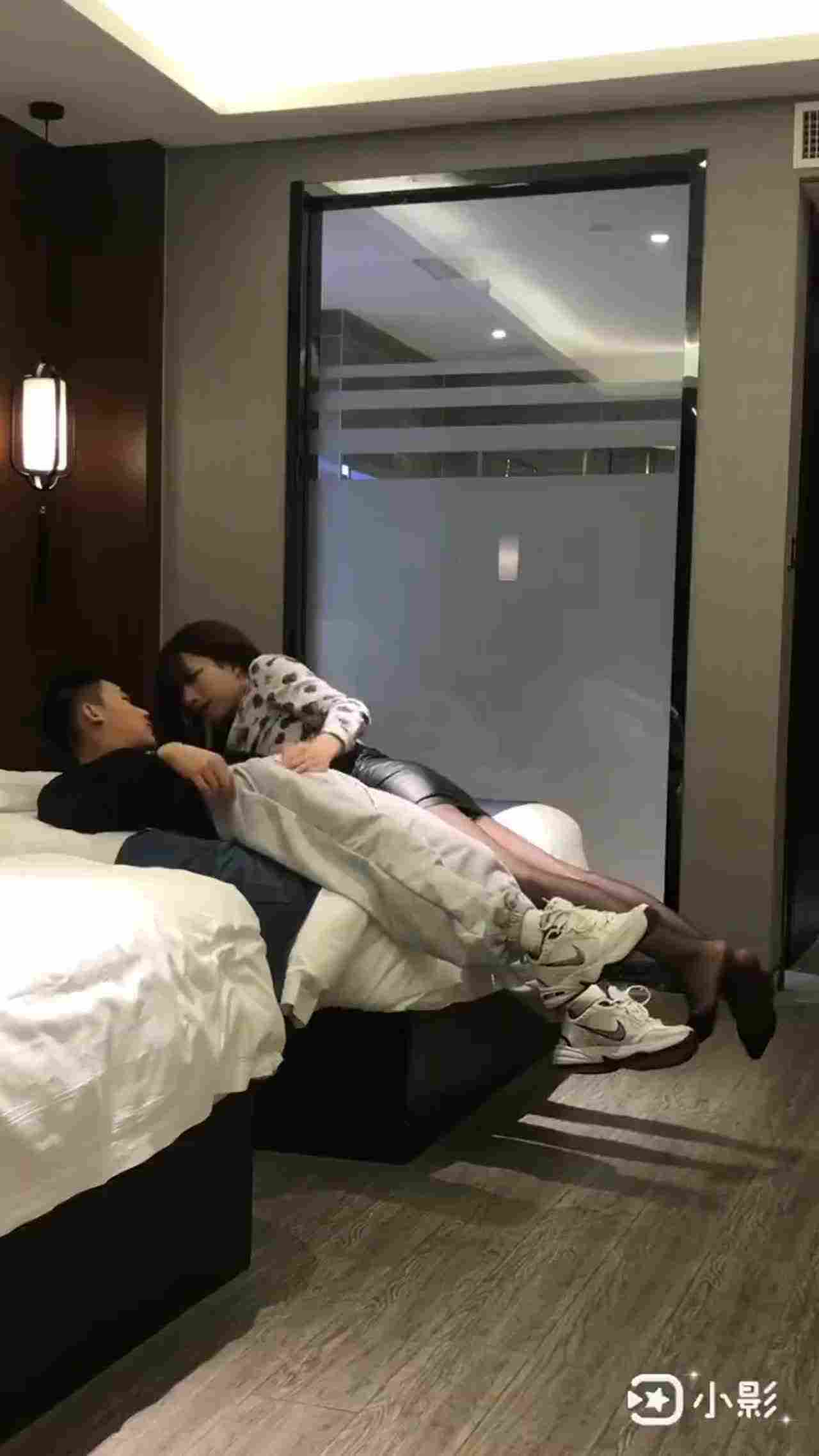  酒店榨精魔用嘴吸干你 的剧照4