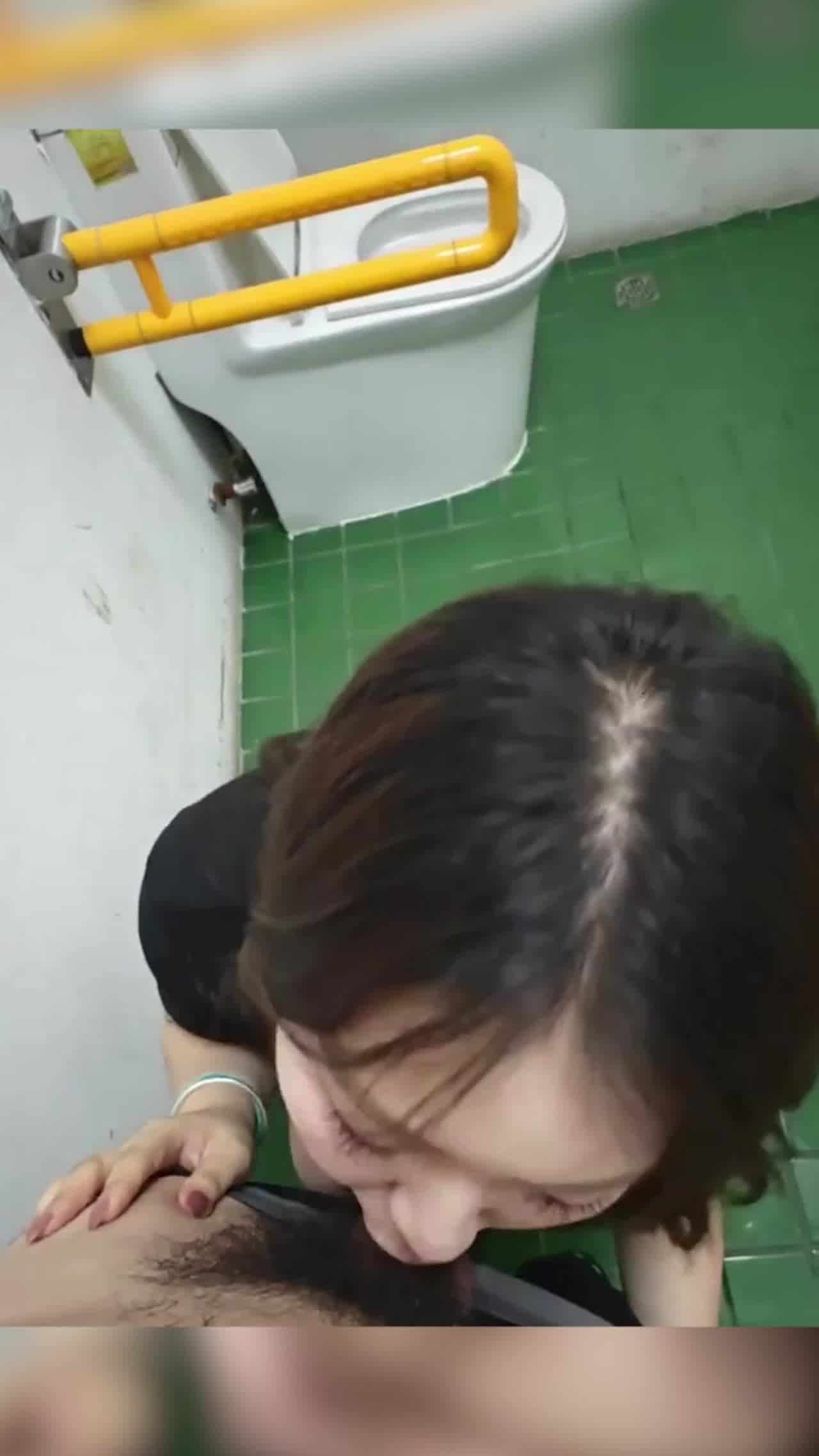  极品微胖坦克开起来太累了 小哥已经累的不行了 的剧照4